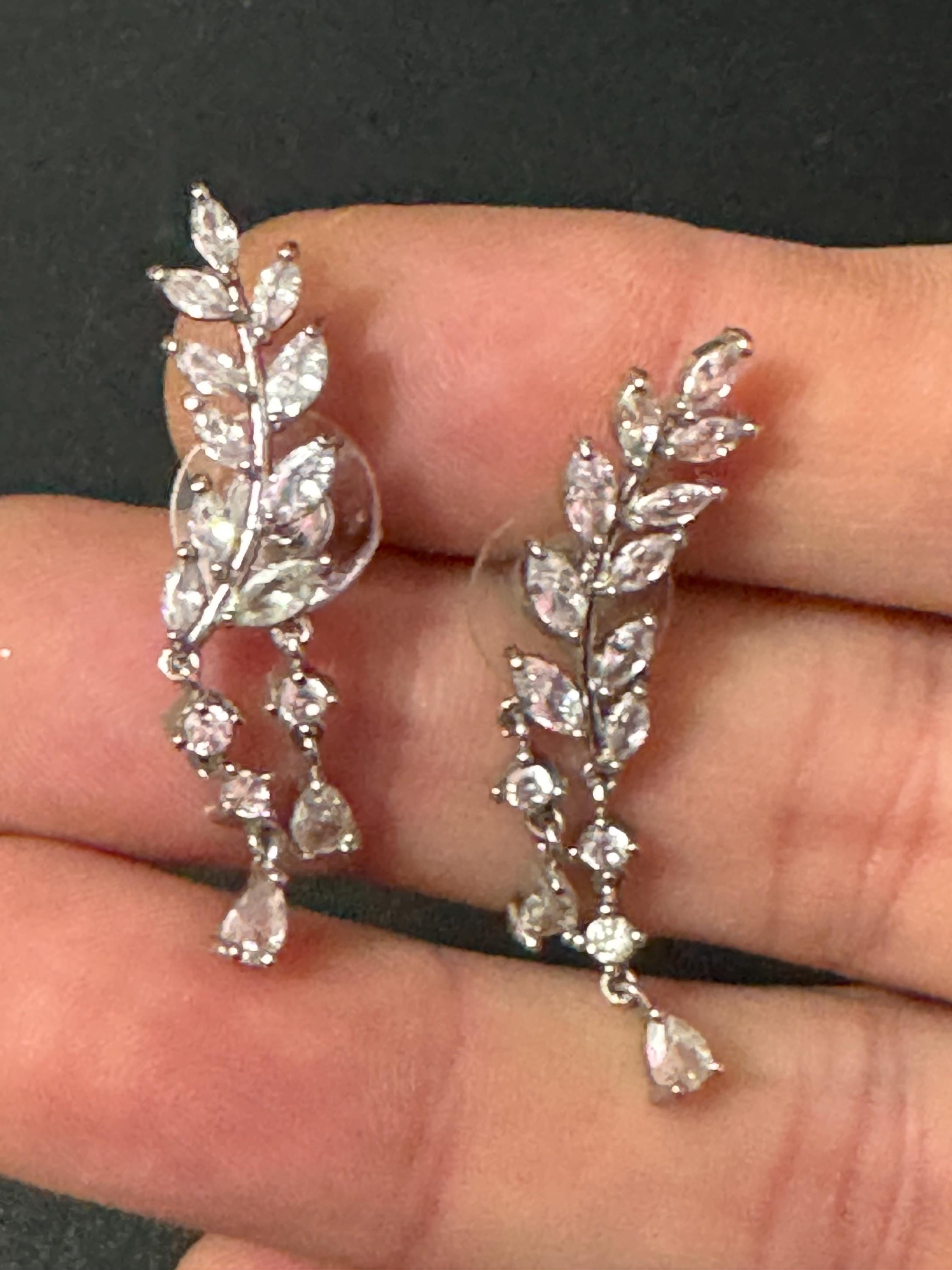 Vintage retro clear claw set rhinestone paste diamanté fine dangly drop pierced earrings  silver tone