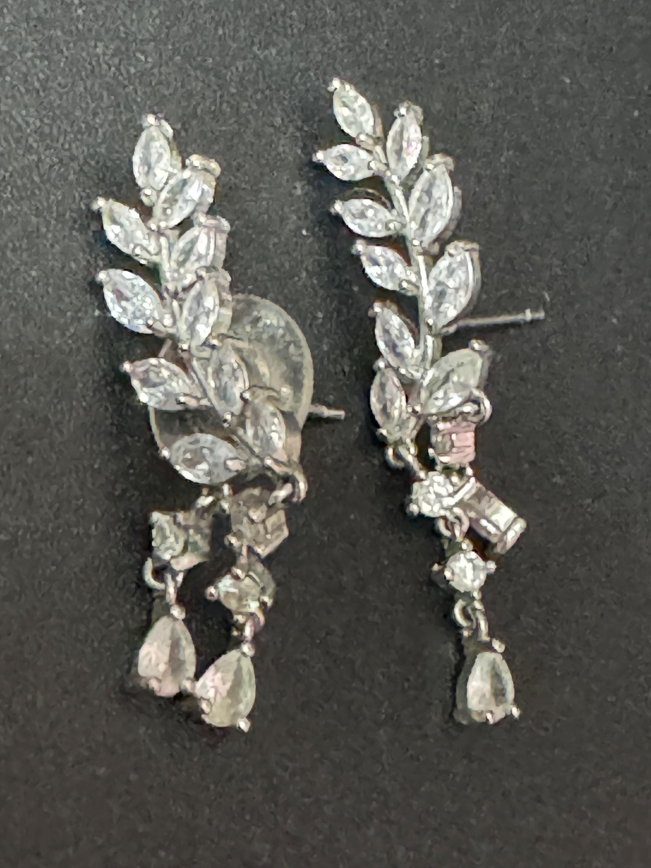 Vintage retro clear claw set rhinestone paste diamanté fine dangly drop pierced earrings  silver tone