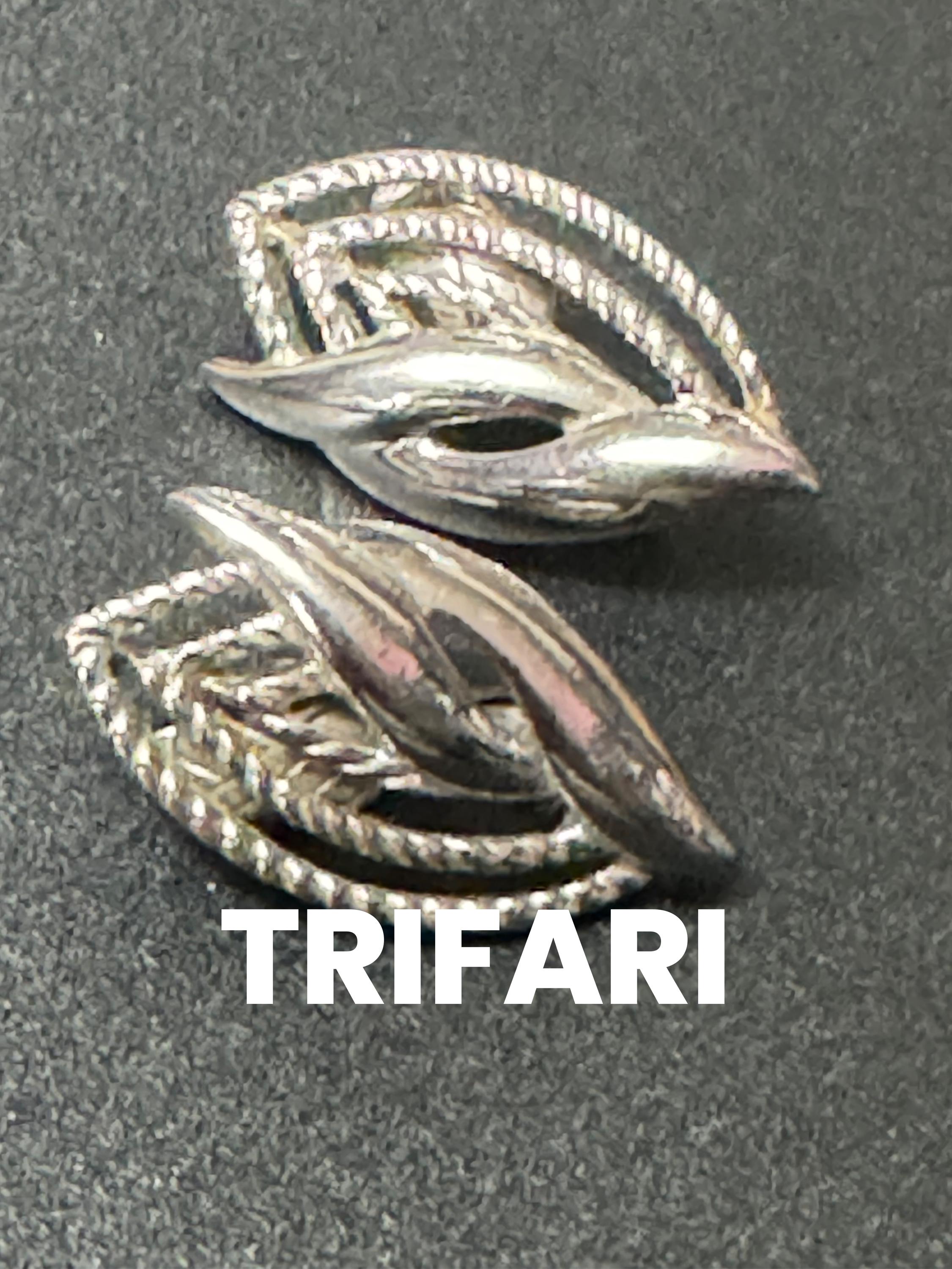 Signed Trifari vintage brushed textured silver tone floral foliate leaf clip on earrings mint condition