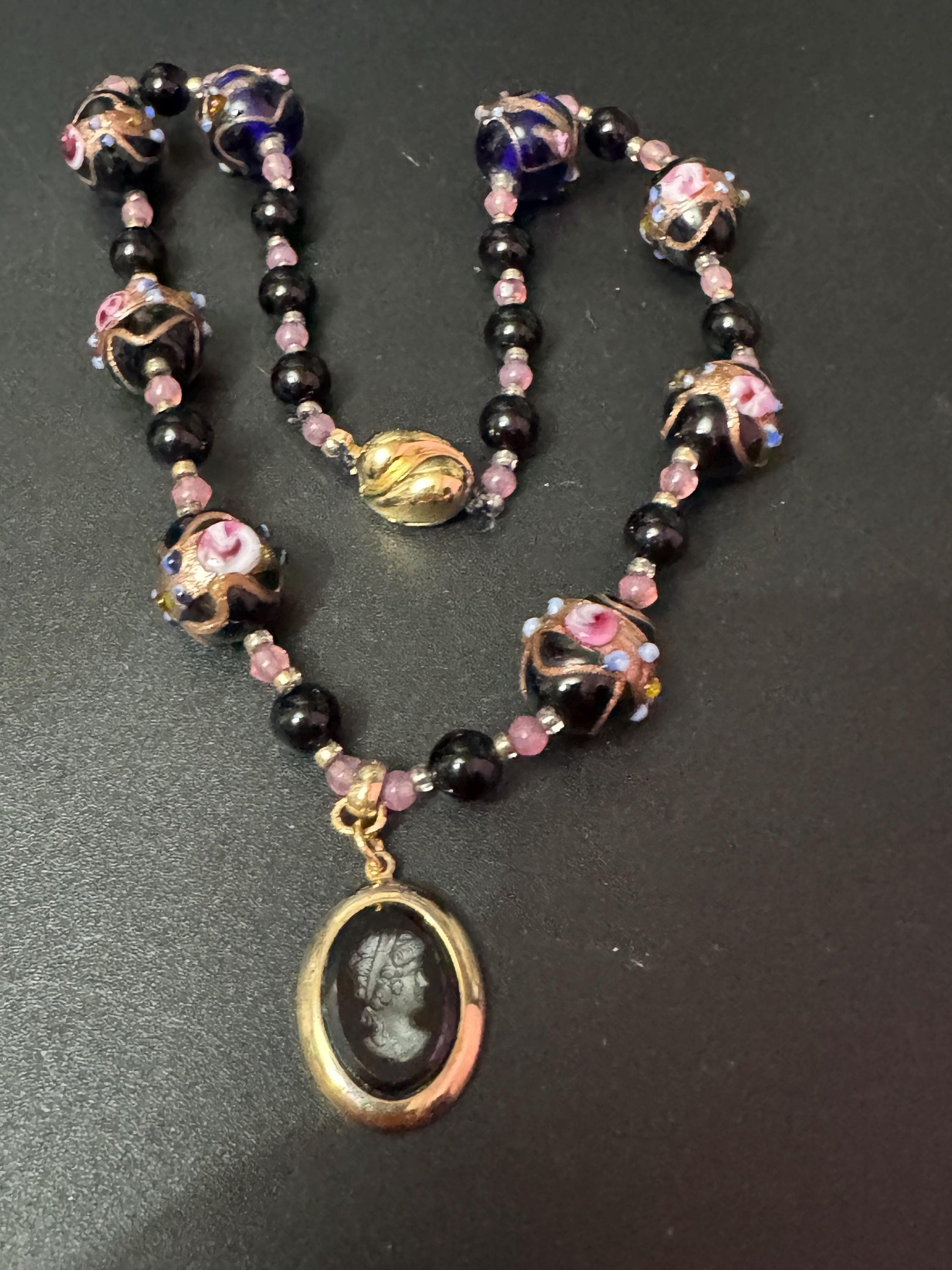 Signed Sarah Coventry Vintage purple glass art bead cameo pendant necklace