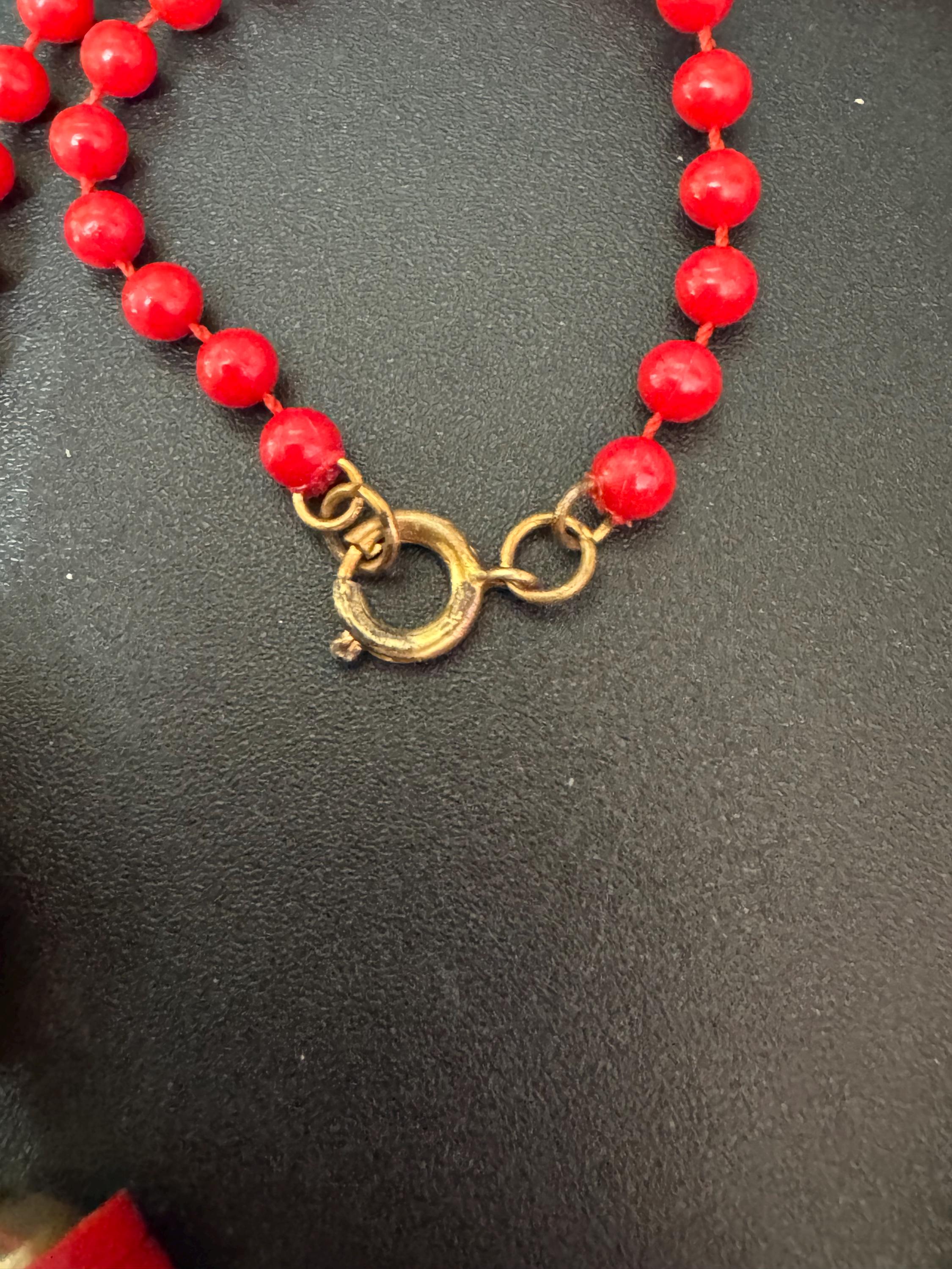 Vintage Modernist art deco style gold tone barrel beaded collar necklace bright cherry red plastic beads