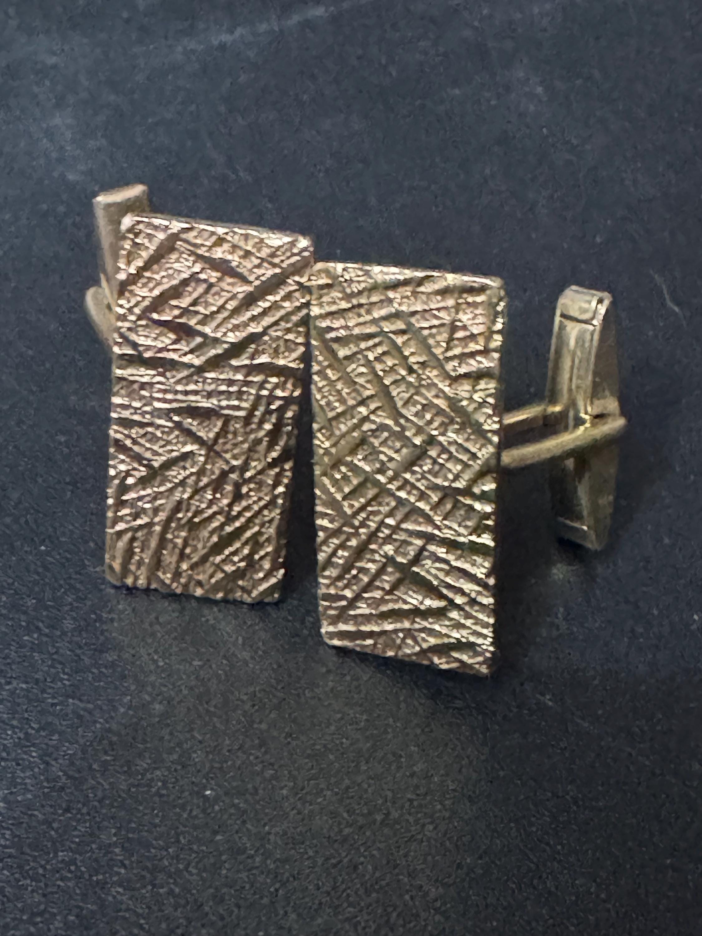 Vintage Brutalist 1960s 1970s modernist chunky men’s gold tone etched rectangular cufflinks