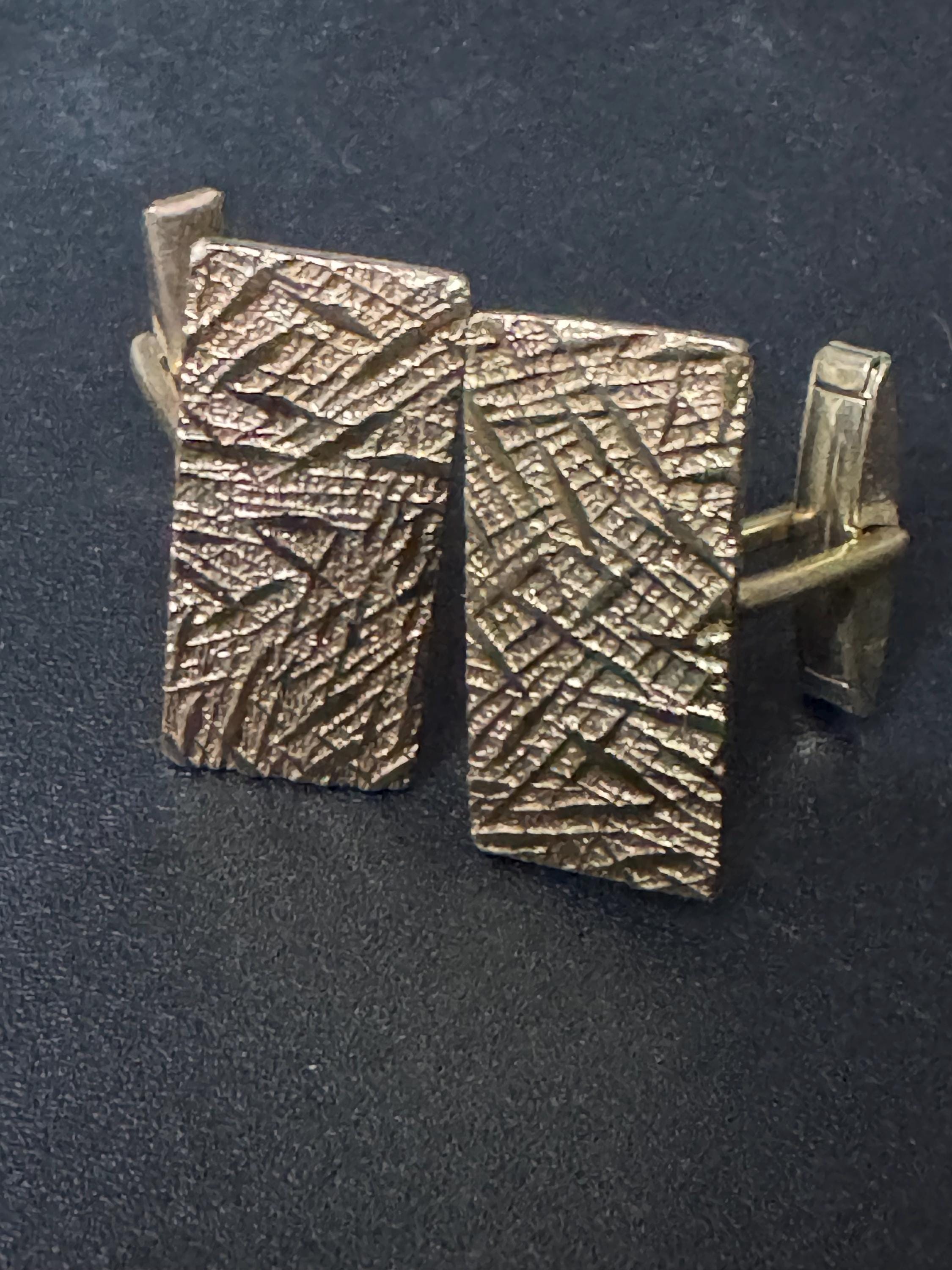 Vintage Brutalist 1960s 1970s modernist chunky men’s gold tone etched rectangular cufflinks