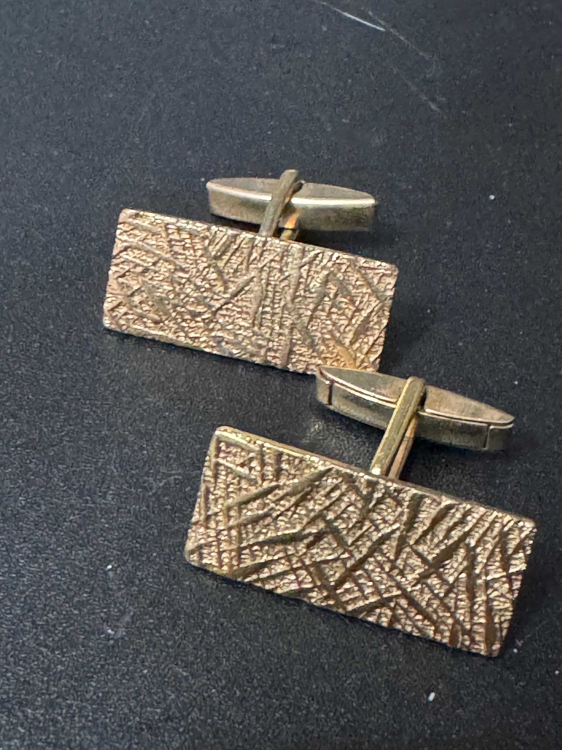 Vintage Brutalist 1960s 1970s modernist chunky men’s gold tone etched rectangular cufflinks