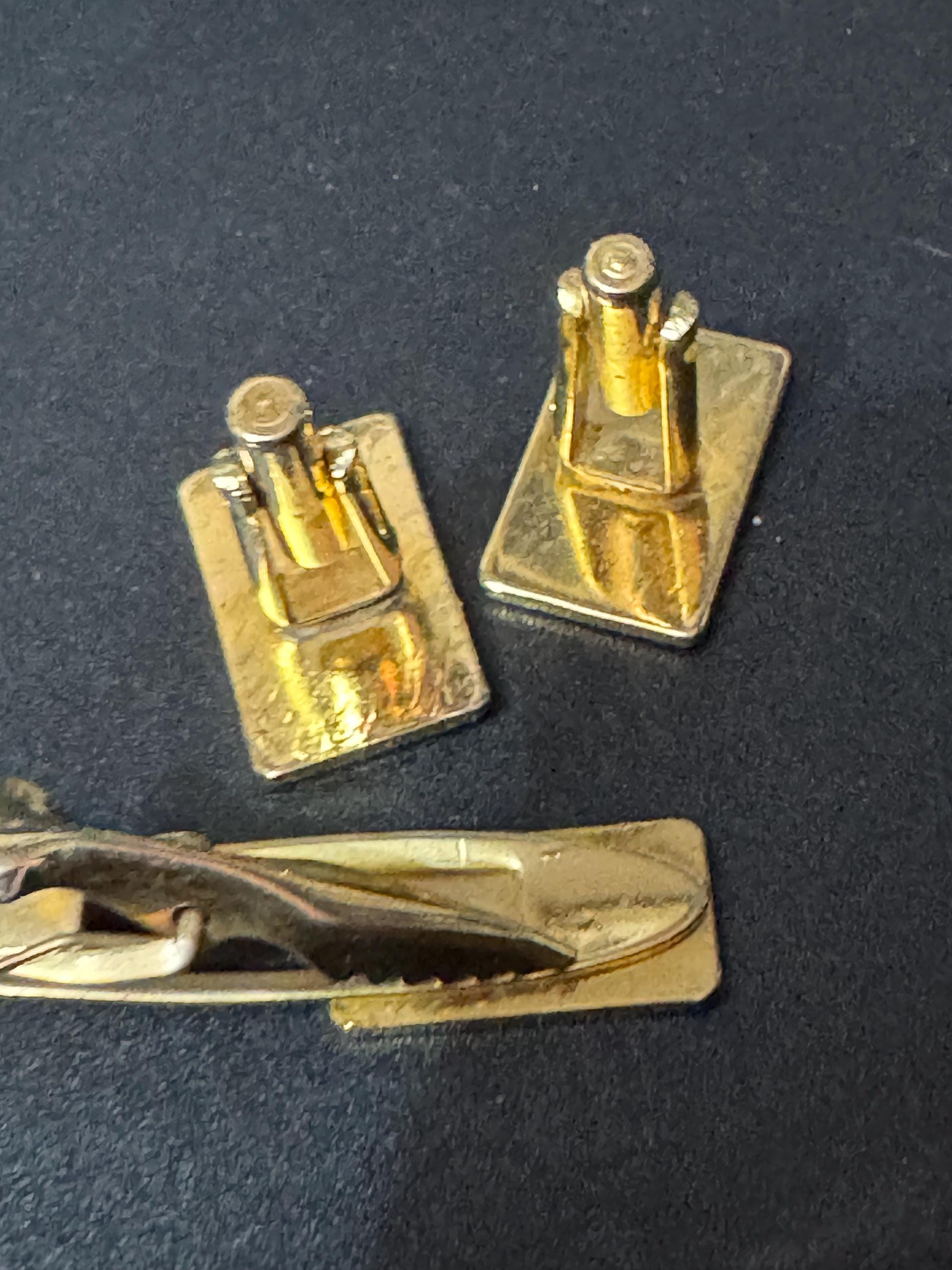Vintage Brutalist 1960s 1970s modernist chunky men’s gold tone etched rectangular cufflinks and matching tie clip