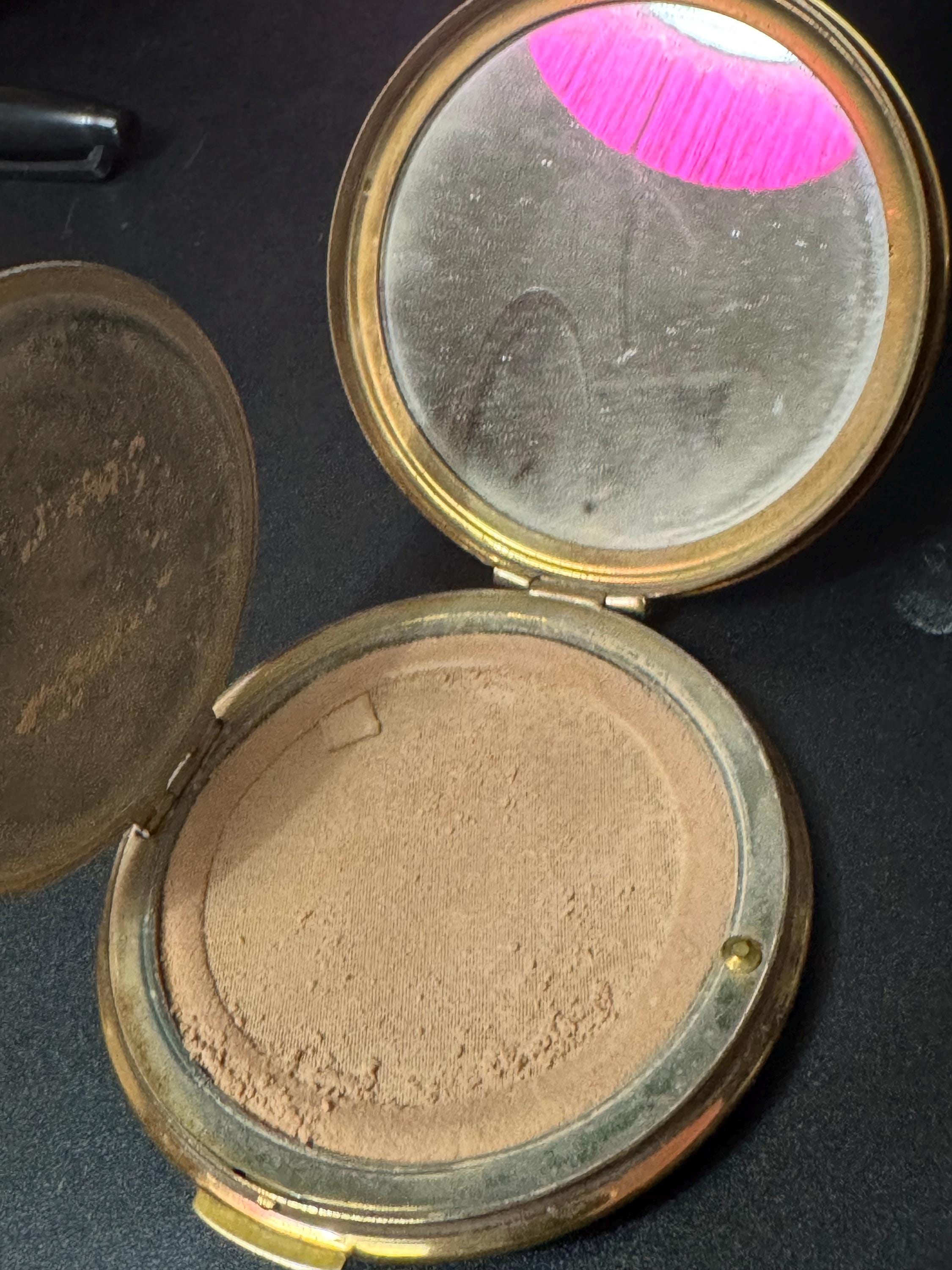 Vintage Stratton Garden flowers floral carnations powder compact gold tone