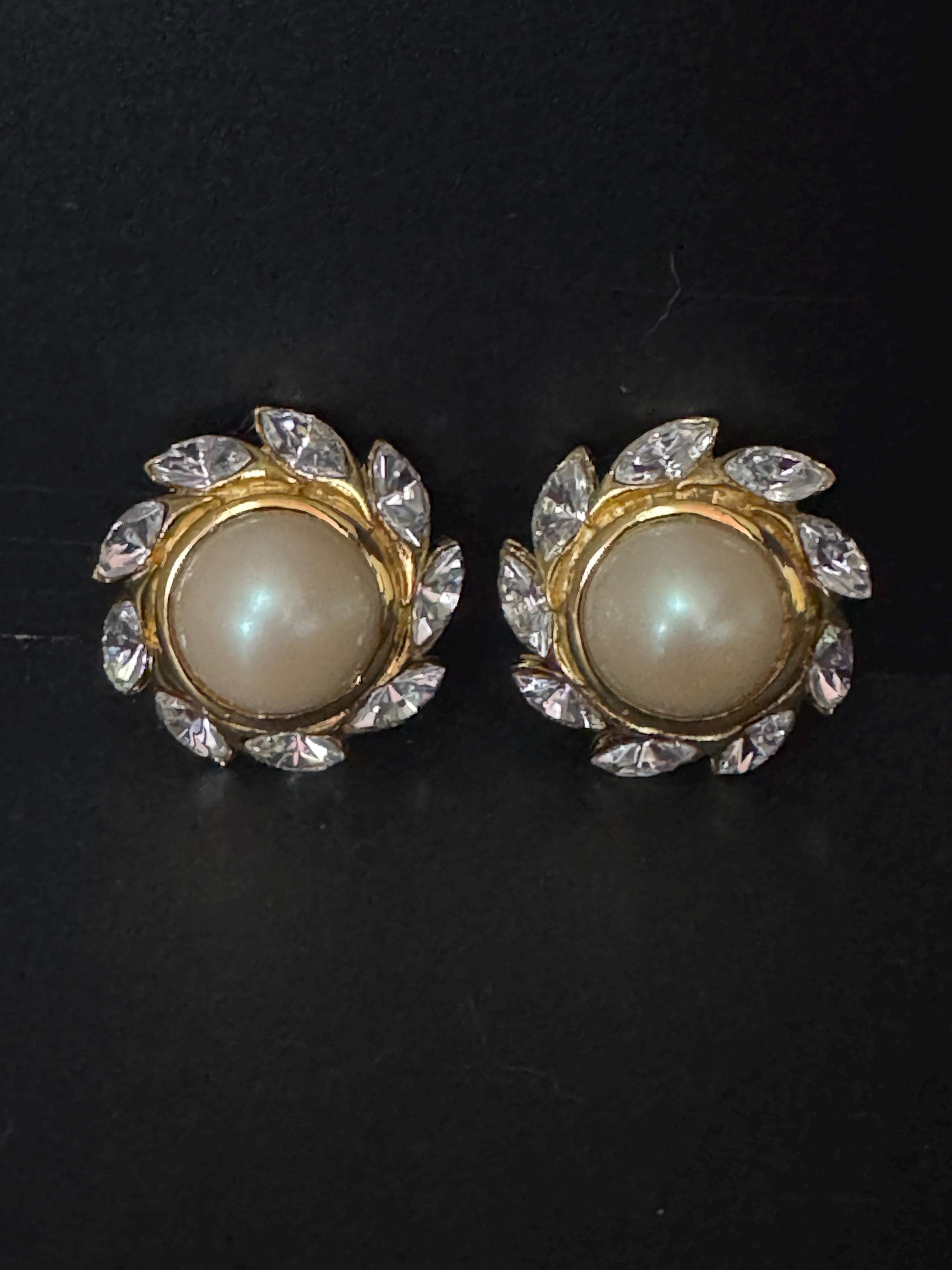 vintage 3.5cm gold tone Round luminescent faux pearl glass cabochon and clear Navette Swarovski crystal big stud clip on earrings