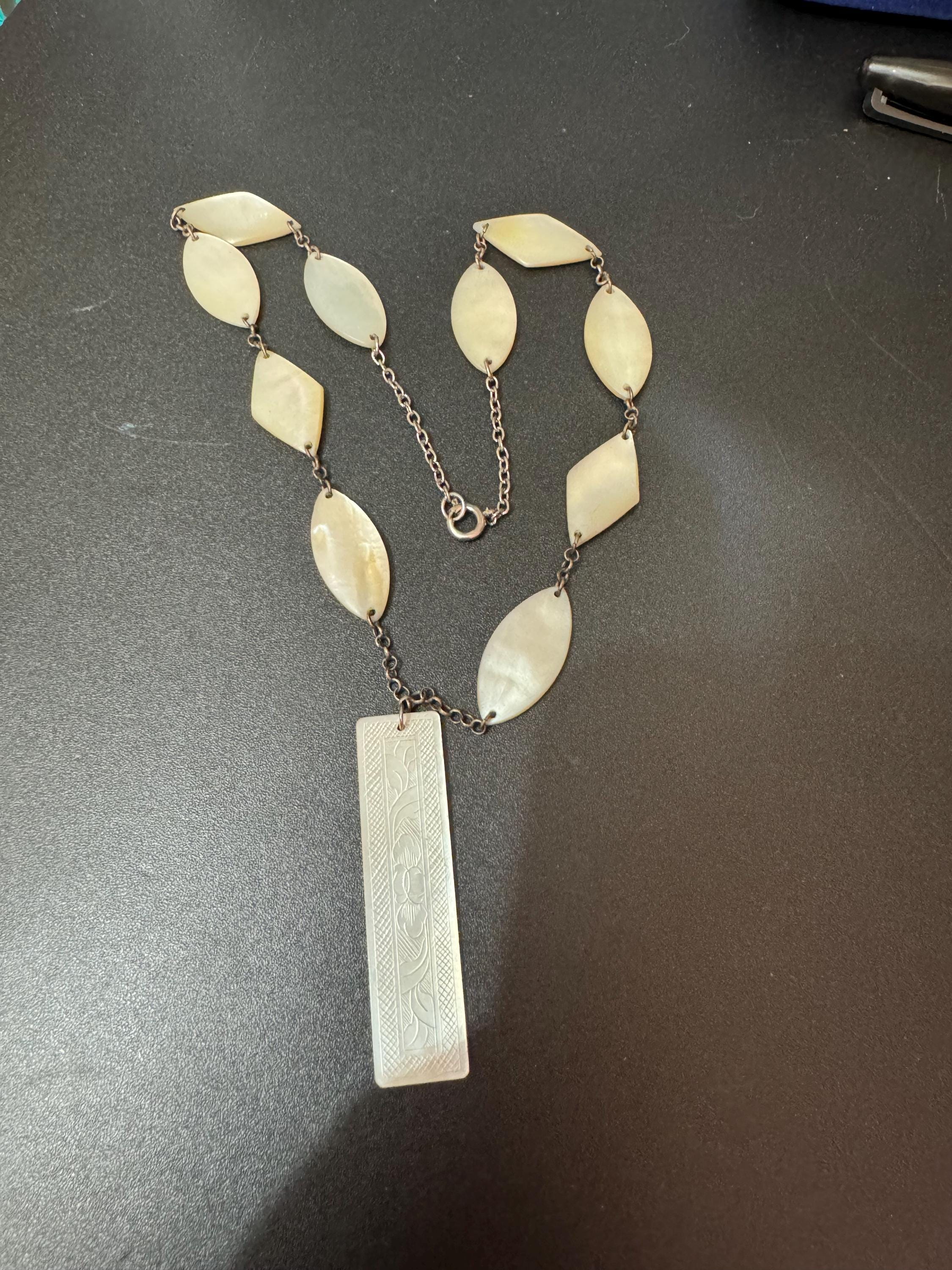 Art deco carved mother of pearl shell lariat drop necklace exquisite detail 42cm