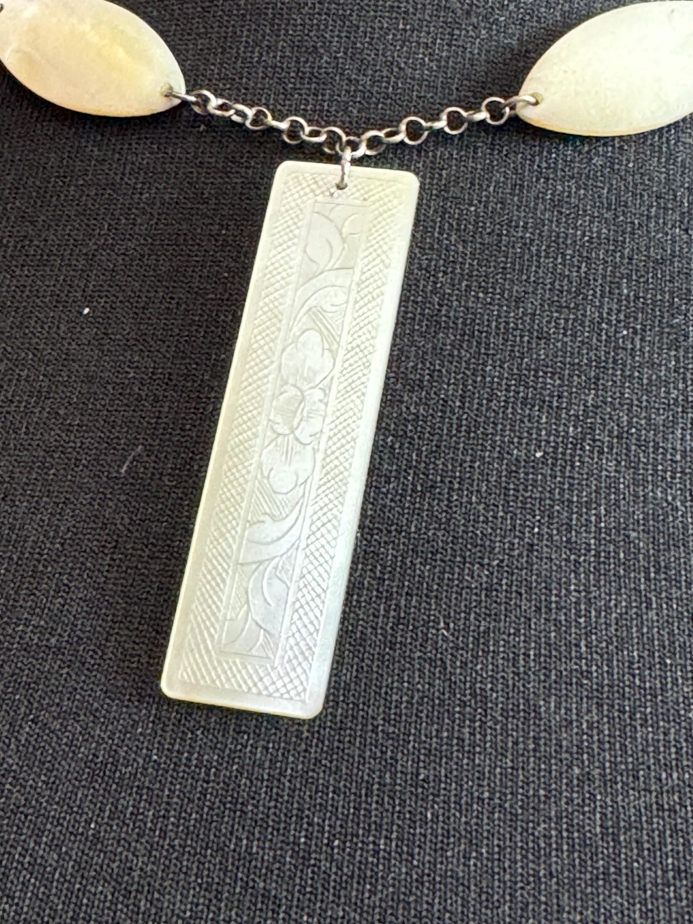 Art deco carved mother of pearl shell lariat drop necklace exquisite detail 42cm
