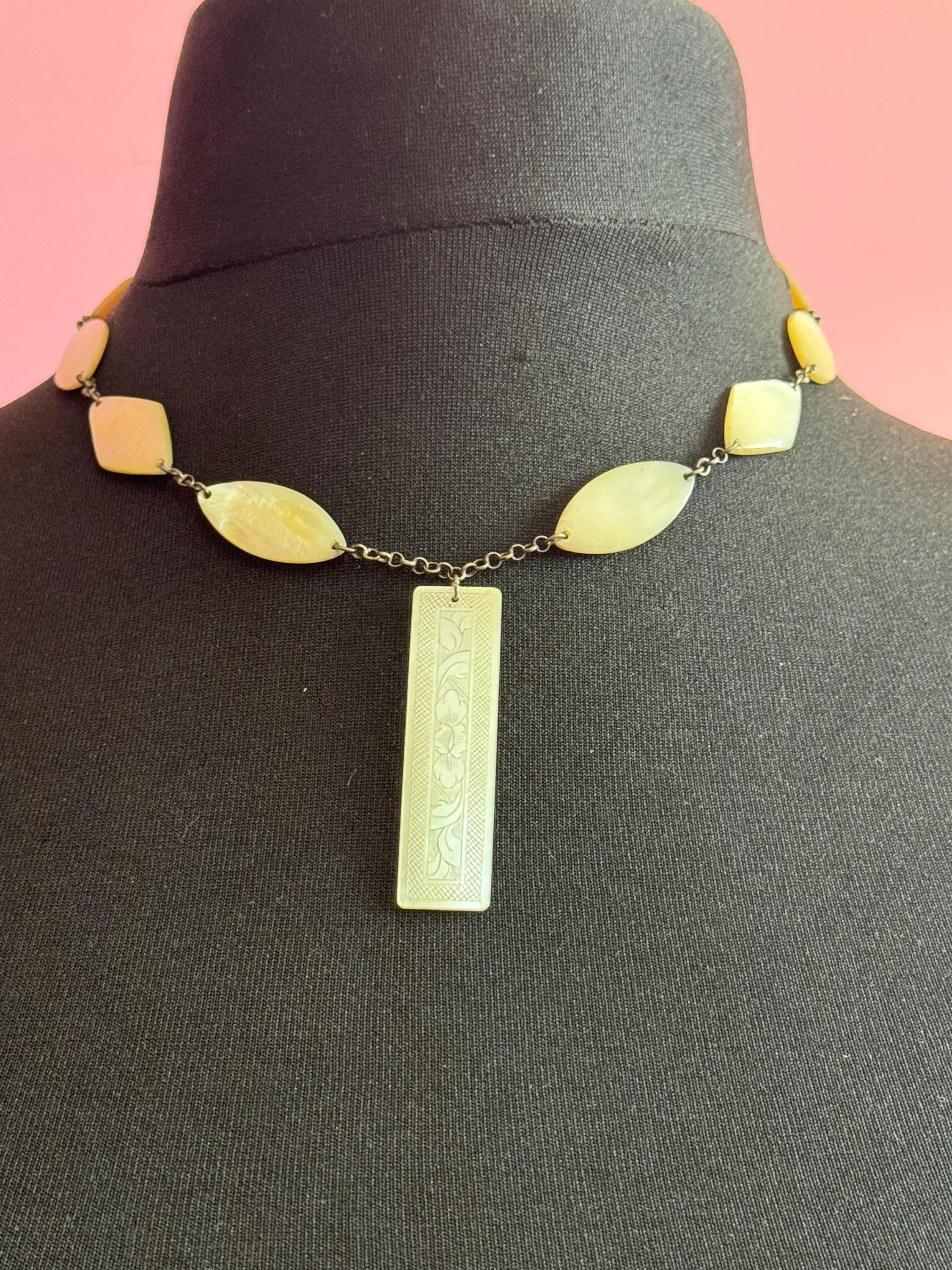 Art deco carved mother of pearl shell lariat drop necklace exquisite detail 42cm