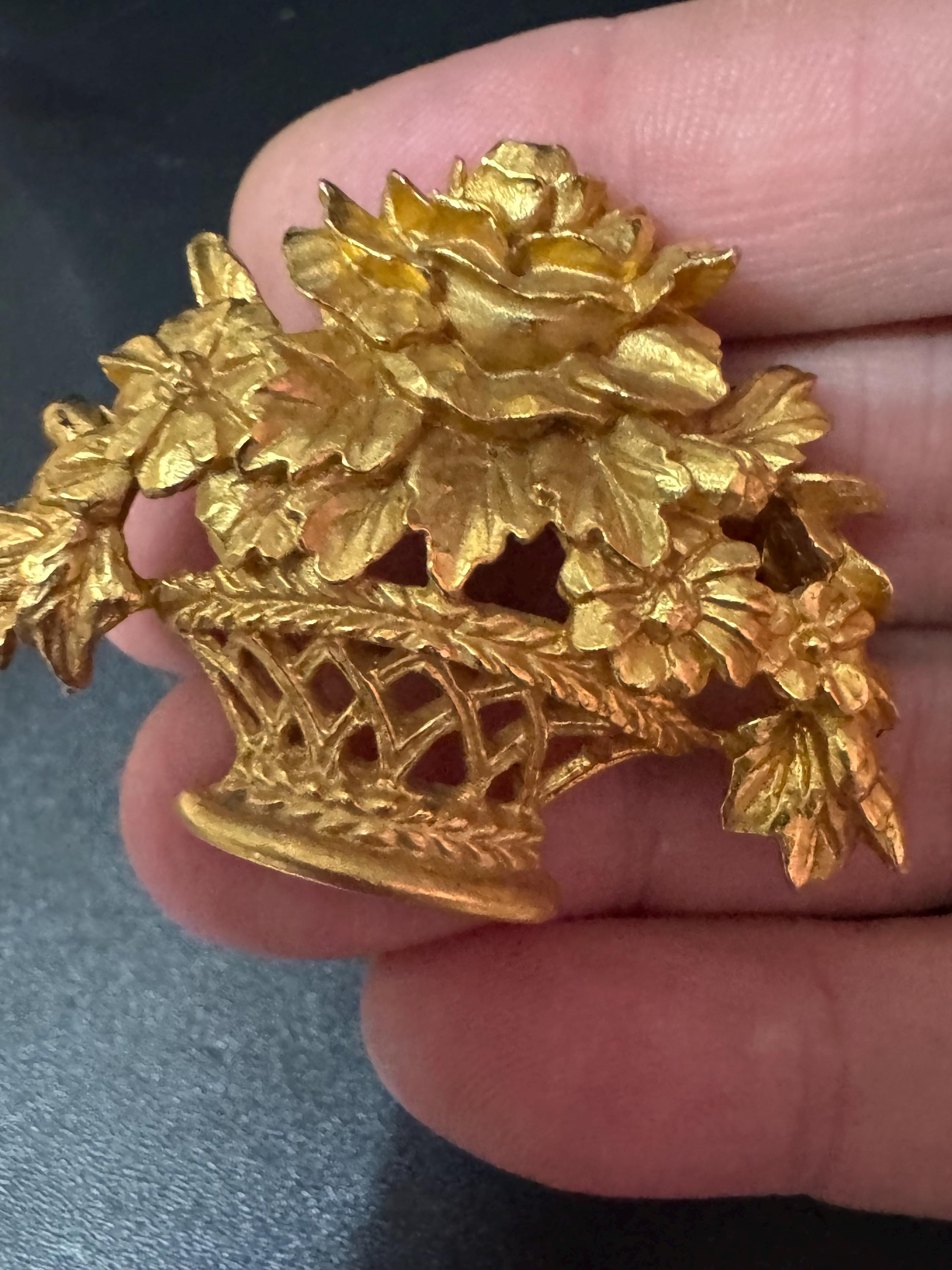 vintage modernist high end gold plated floral bouquet brooch large 4.5cm rococo style roll clasp