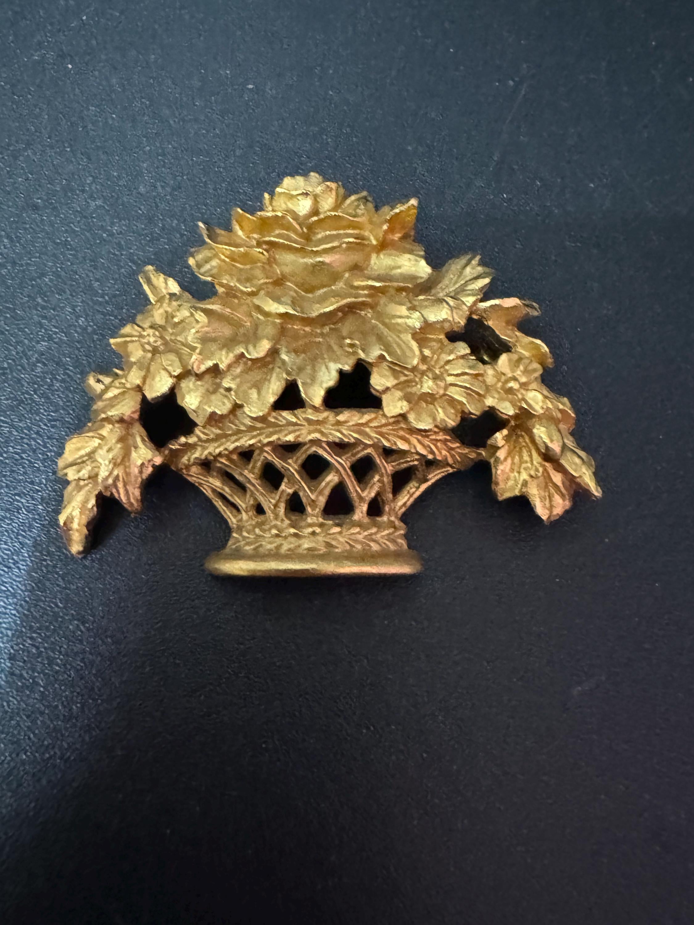 vintage modernist high end gold plated floral bouquet brooch large 4.5cm rococo style roll clasp