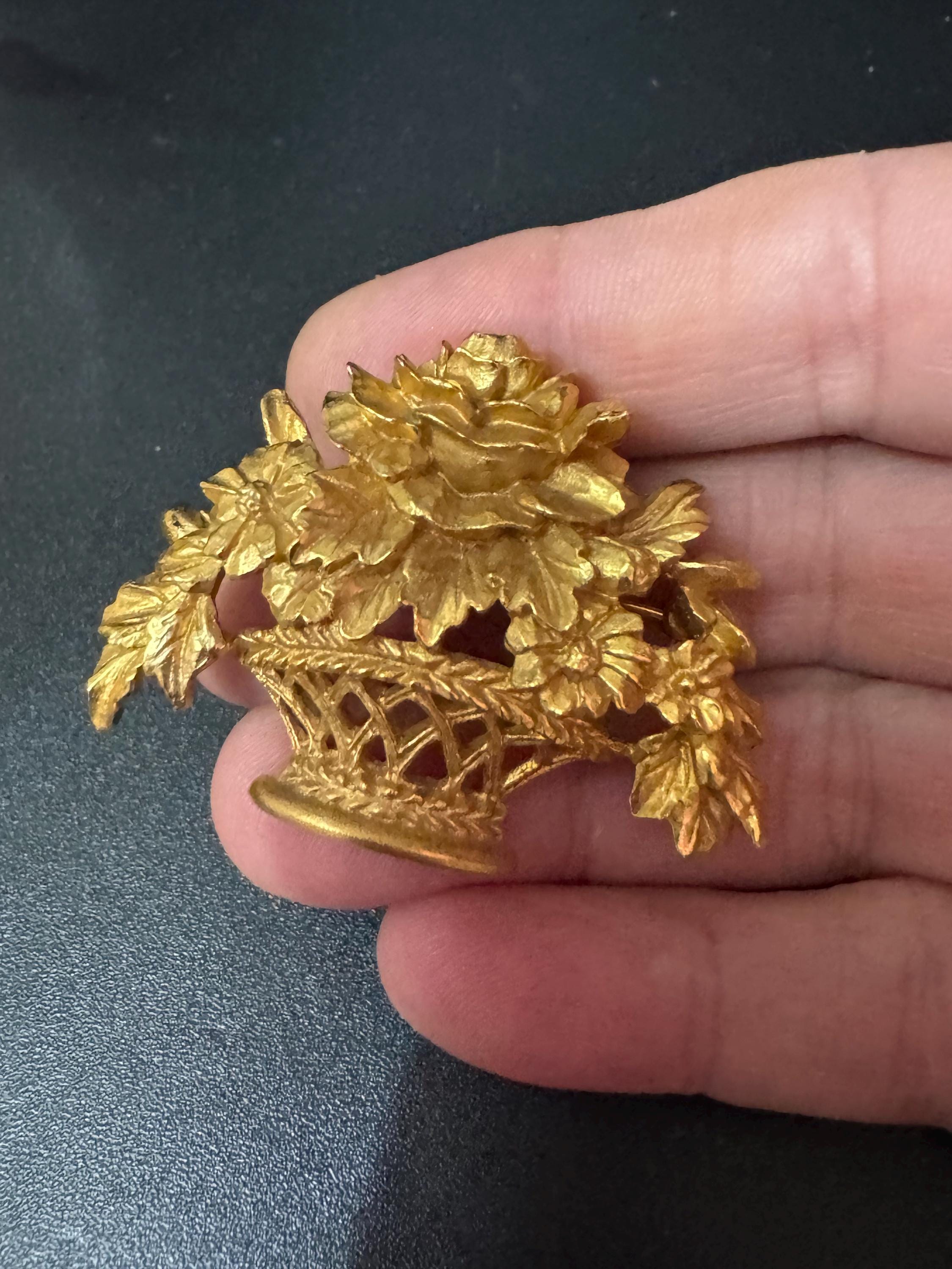 vintage modernist high end gold plated floral bouquet brooch large 4.5cm rococo style roll clasp