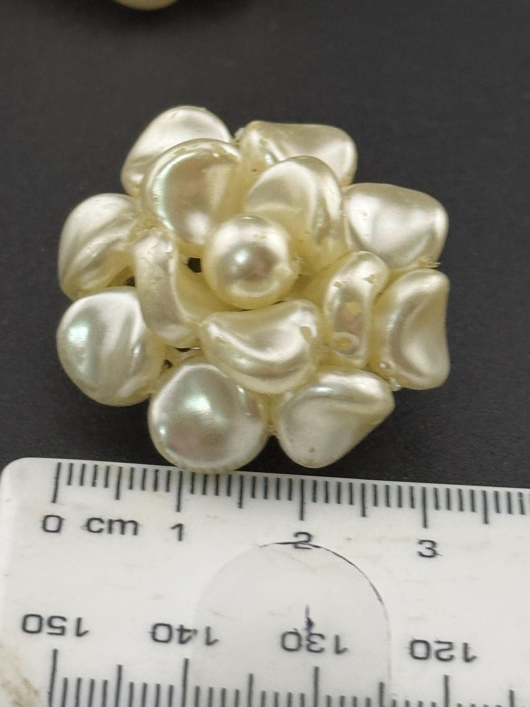 XL oversized 3cm round Vintage cluster faux Pearl Clip on Statement Earrings