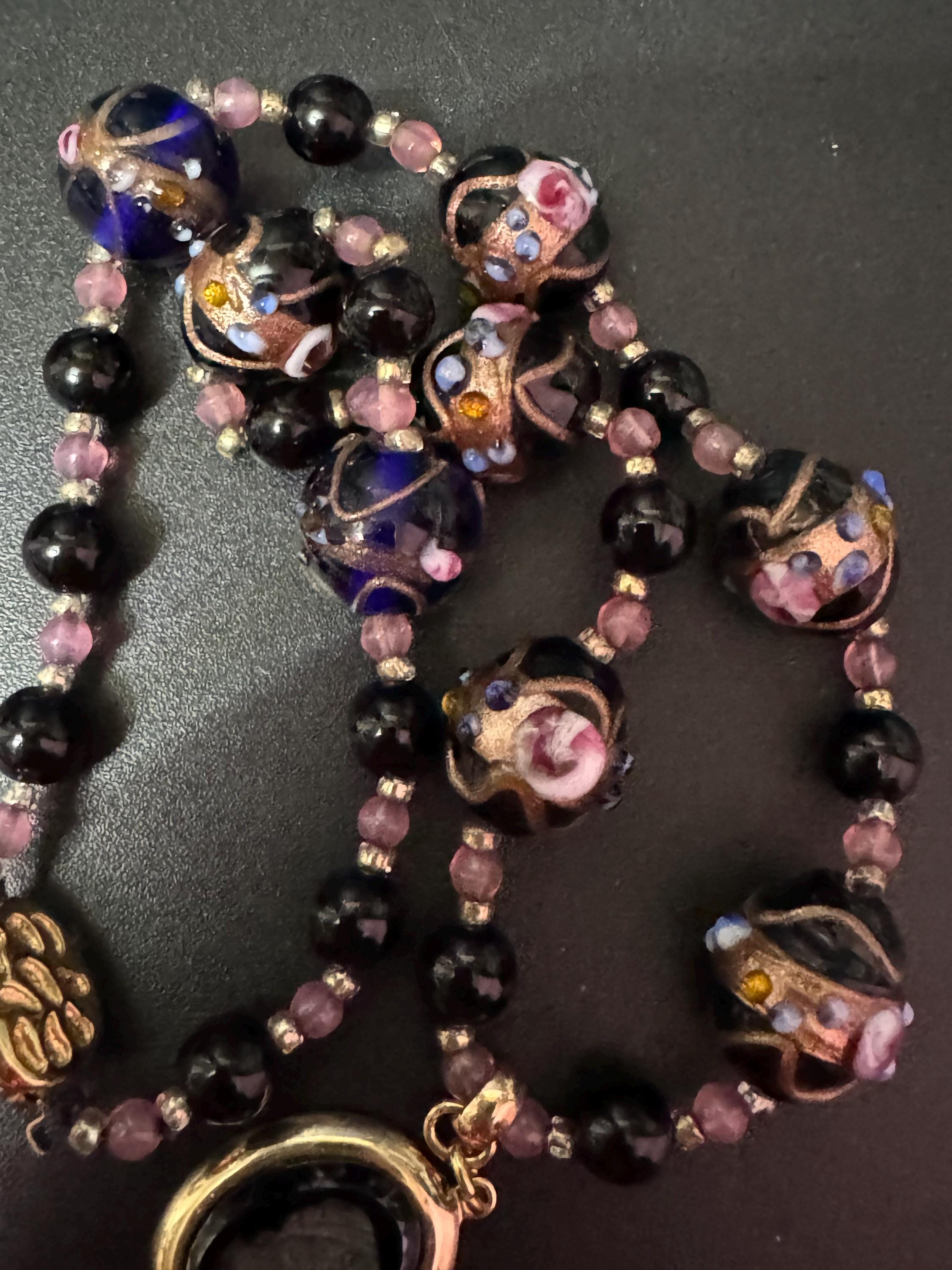 Signed Sarah Coventry Vintage purple glass art bead cameo pendant necklace