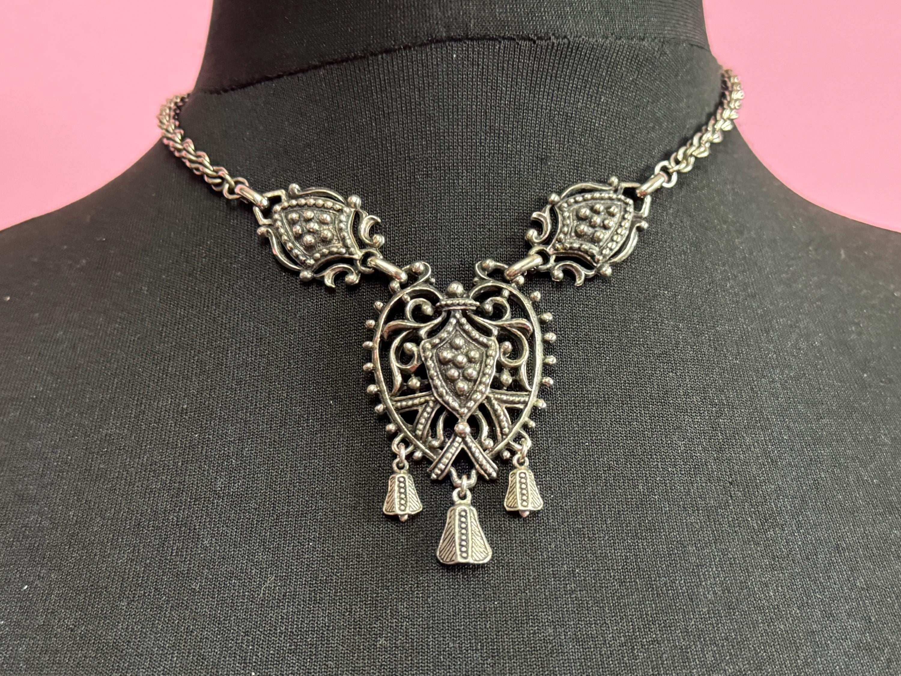 JEWELCRAFT necklace signed  Vintage  french style rococo ornate silver tone detailed pendant drop necklace