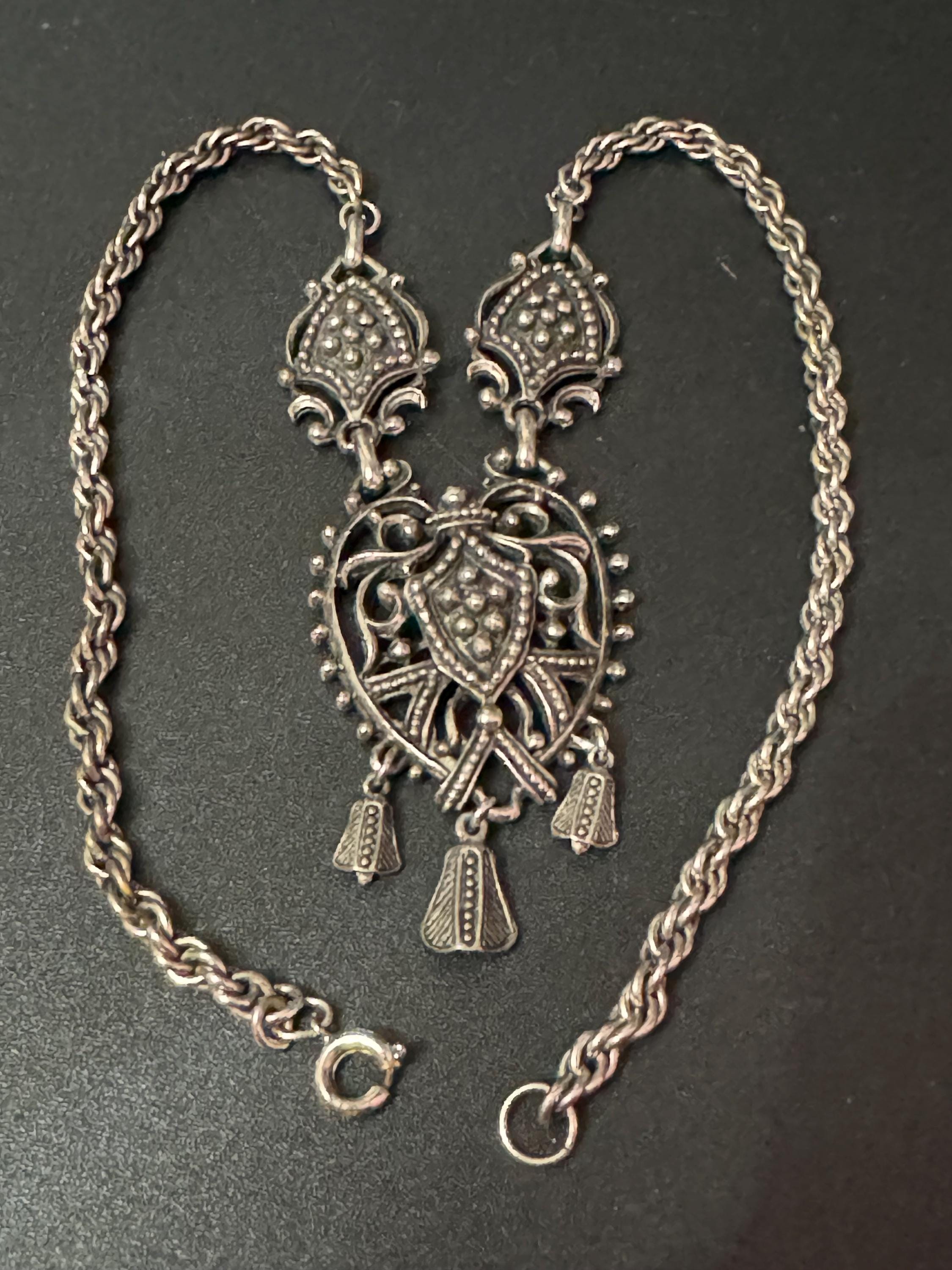 JEWELCRAFT necklace signed  Vintage  french style rococo ornate silver tone detailed pendant drop necklace