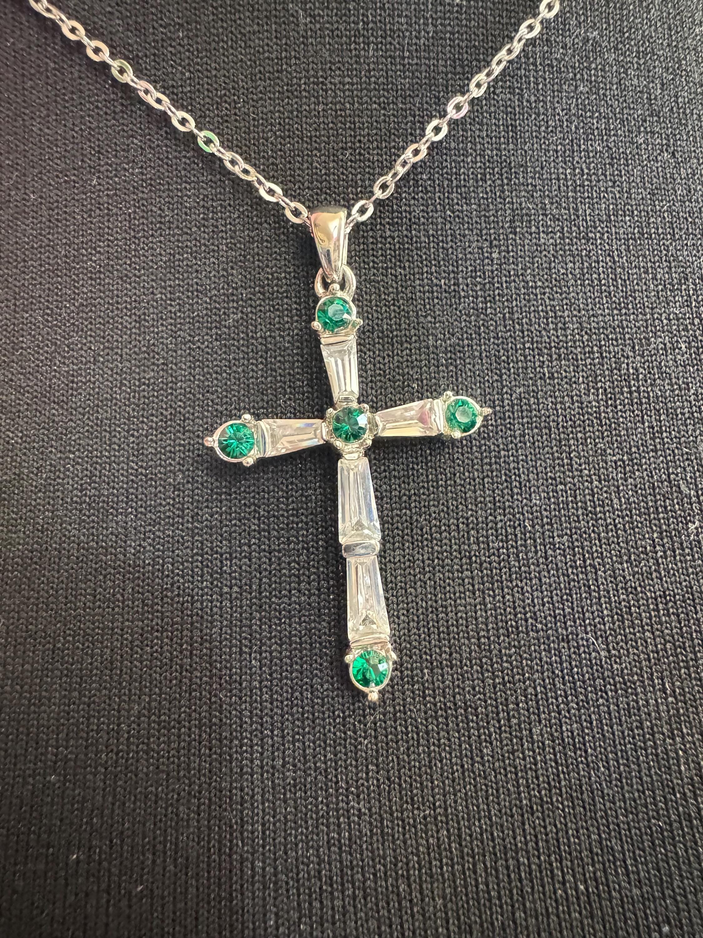 Vintage signed JBK Camrose and Kross silver plated emerald green and clear crystal cross pendant on a 50cm chain