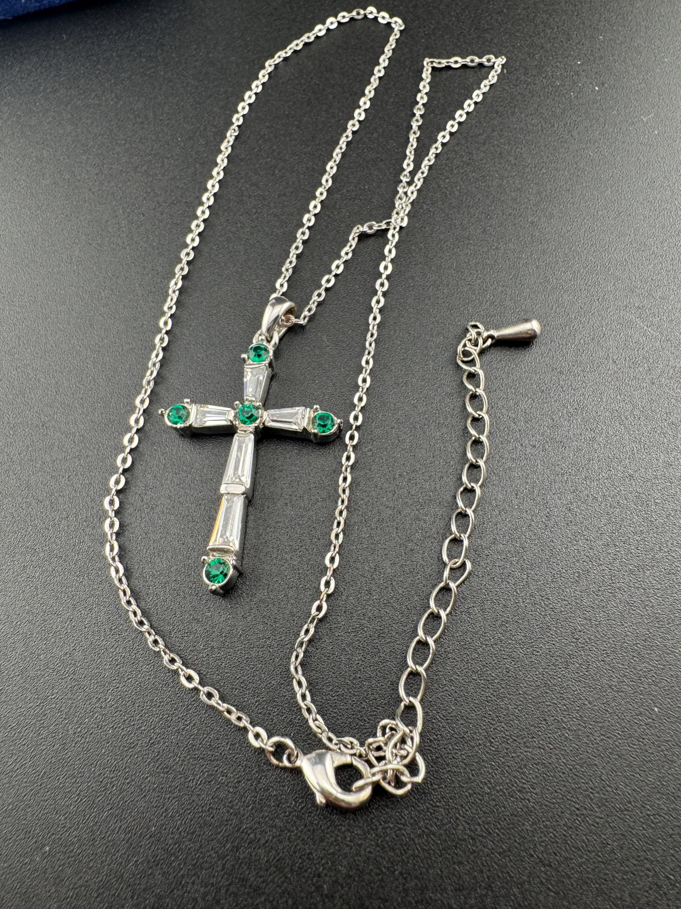 Vintage signed JBK Camrose and Kross silver plated emerald green and clear crystal cross pendant on a 50cm chain