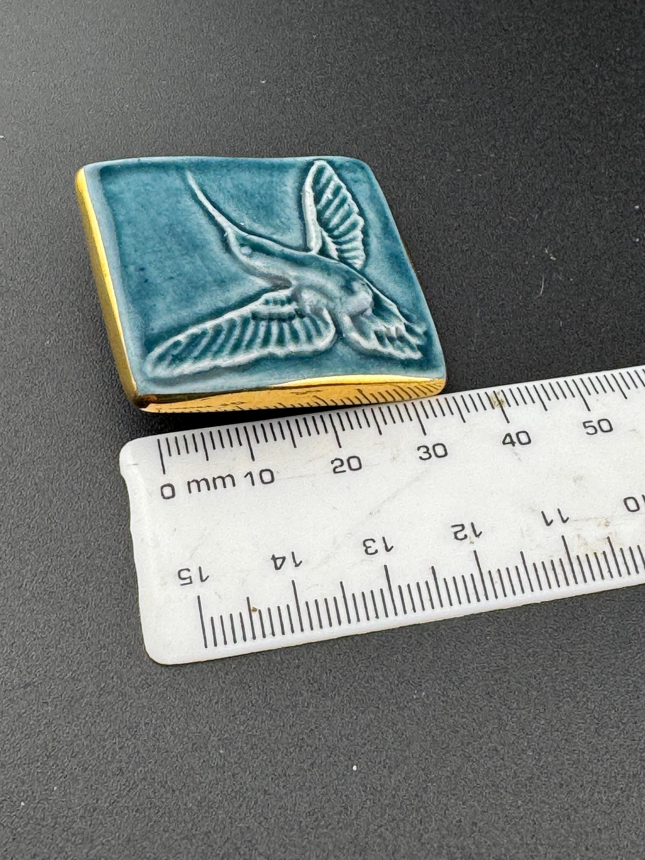 Vintage retro BOUCHET of jersey artisan blue gold kingfisher bird pottery brooch