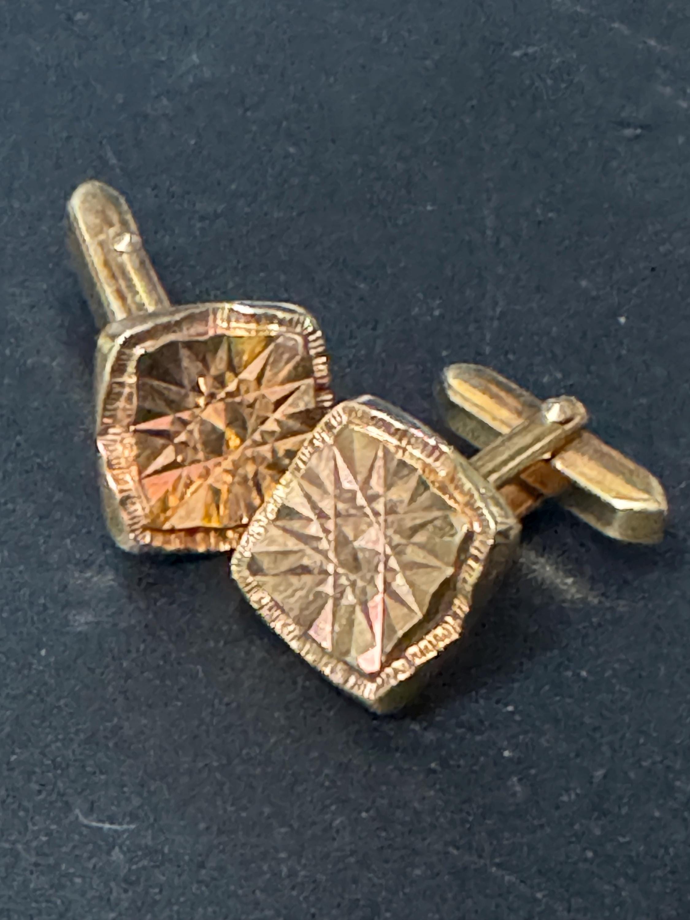 Vintage Brutalist 1960s 1970s modernist chunky men’s gold tone star etched square cufflinks