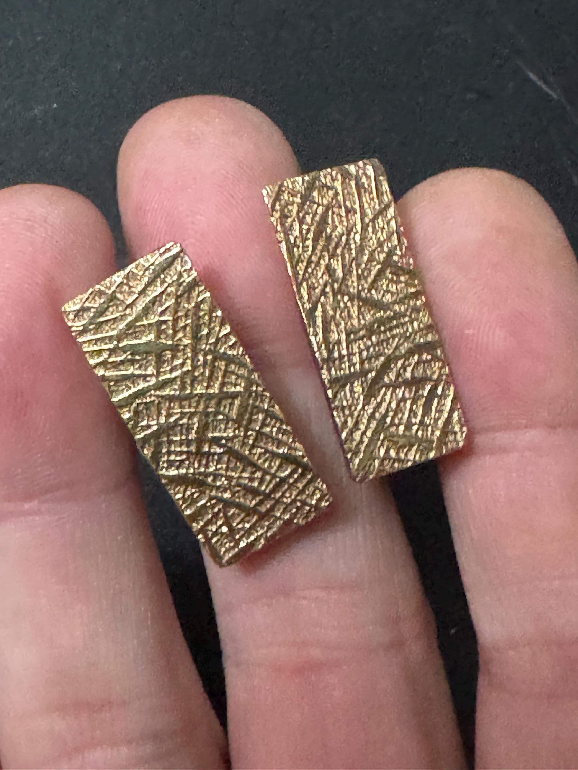 Vintage Brutalist 1960s 1970s modernist chunky men’s gold tone etched rectangular cufflinks