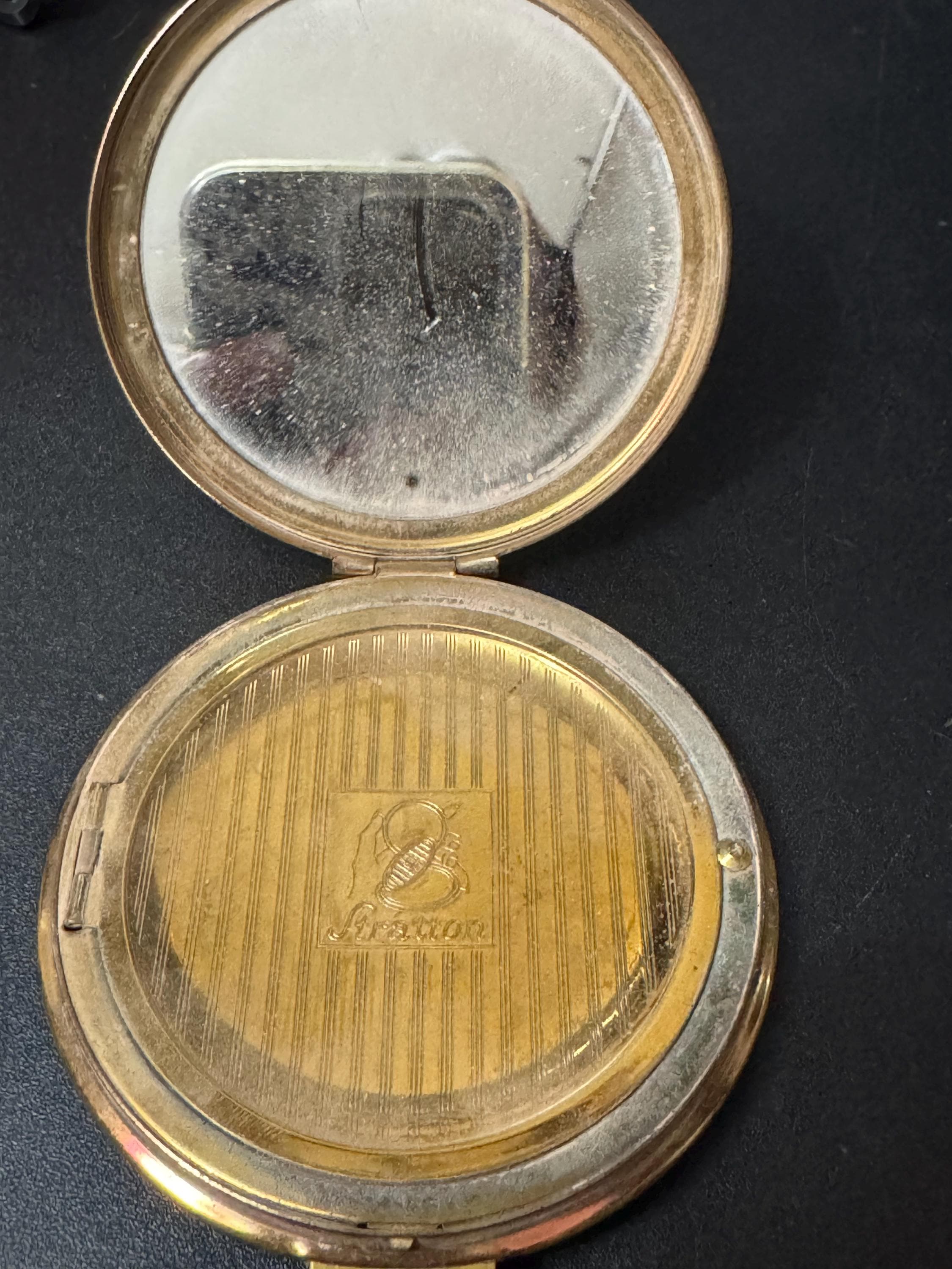 Vintage Stratton Garden flowers floral carnations powder compact gold tone