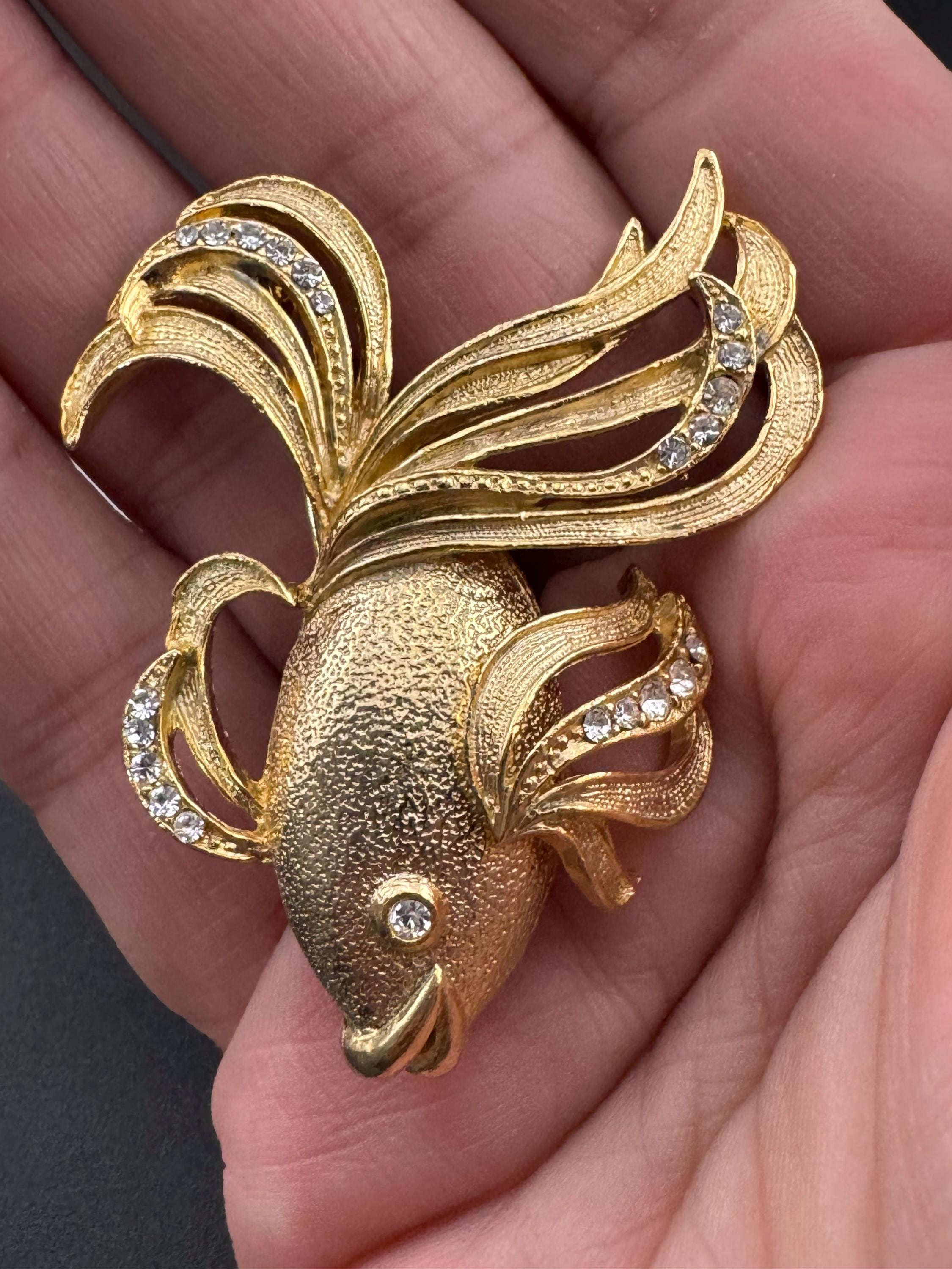True vintage Swarovski crystal gold Tone classic nautical fish brooch large 5cm