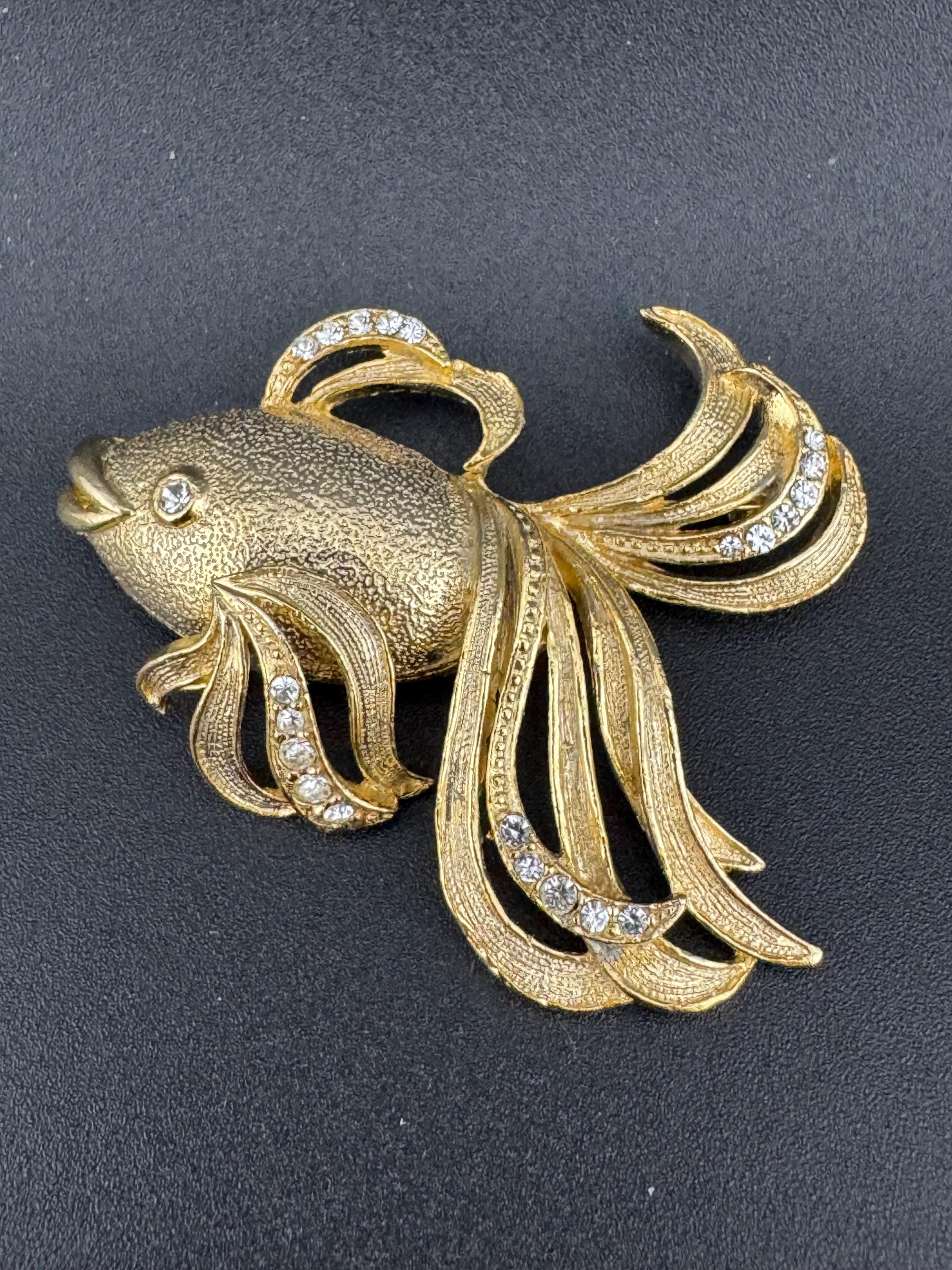 True vintage Swarovski crystal gold Tone classic nautical fish brooch large 5cm