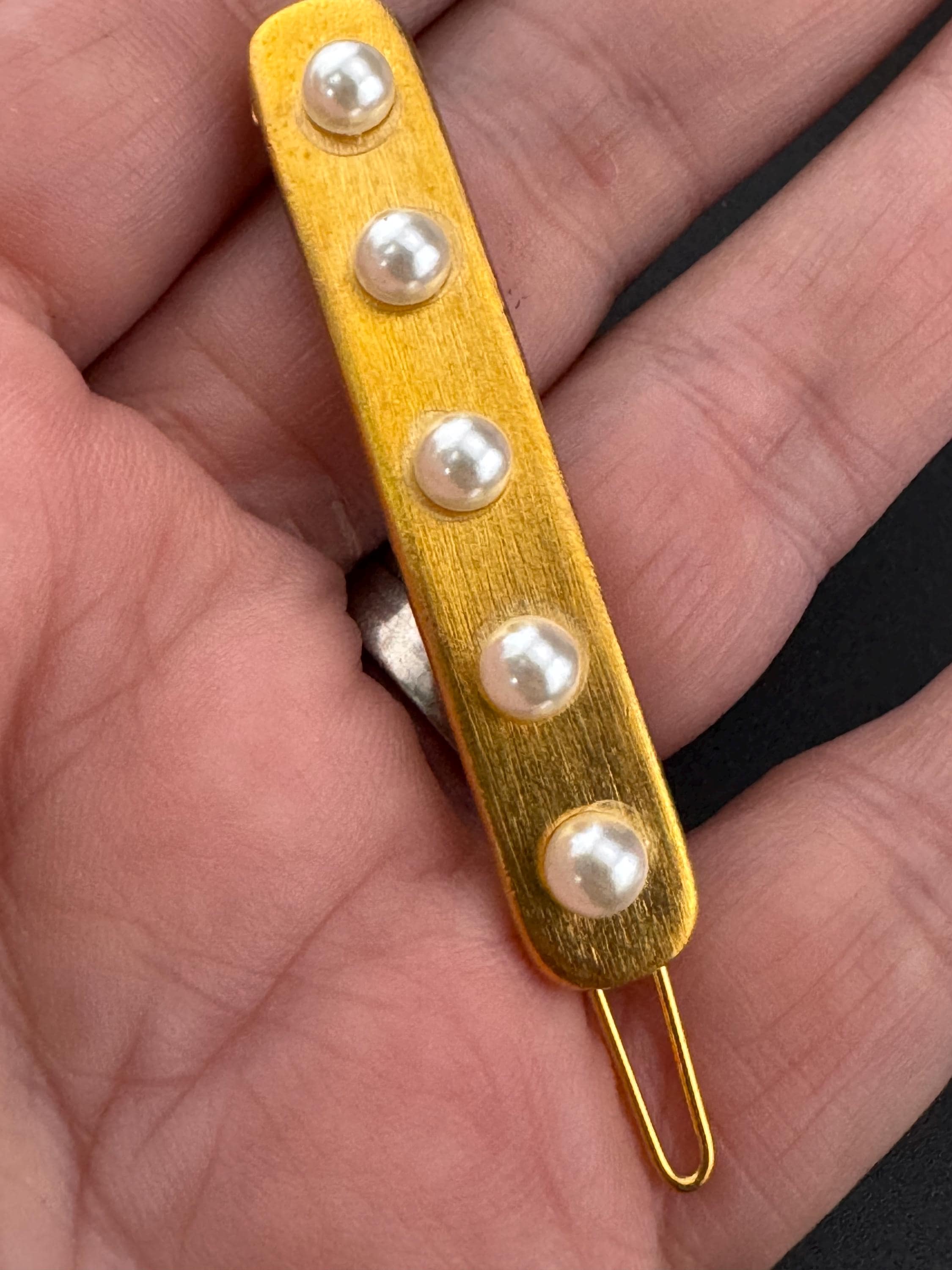 Pearl hair clip true vintage Matt gold tone old shop stock