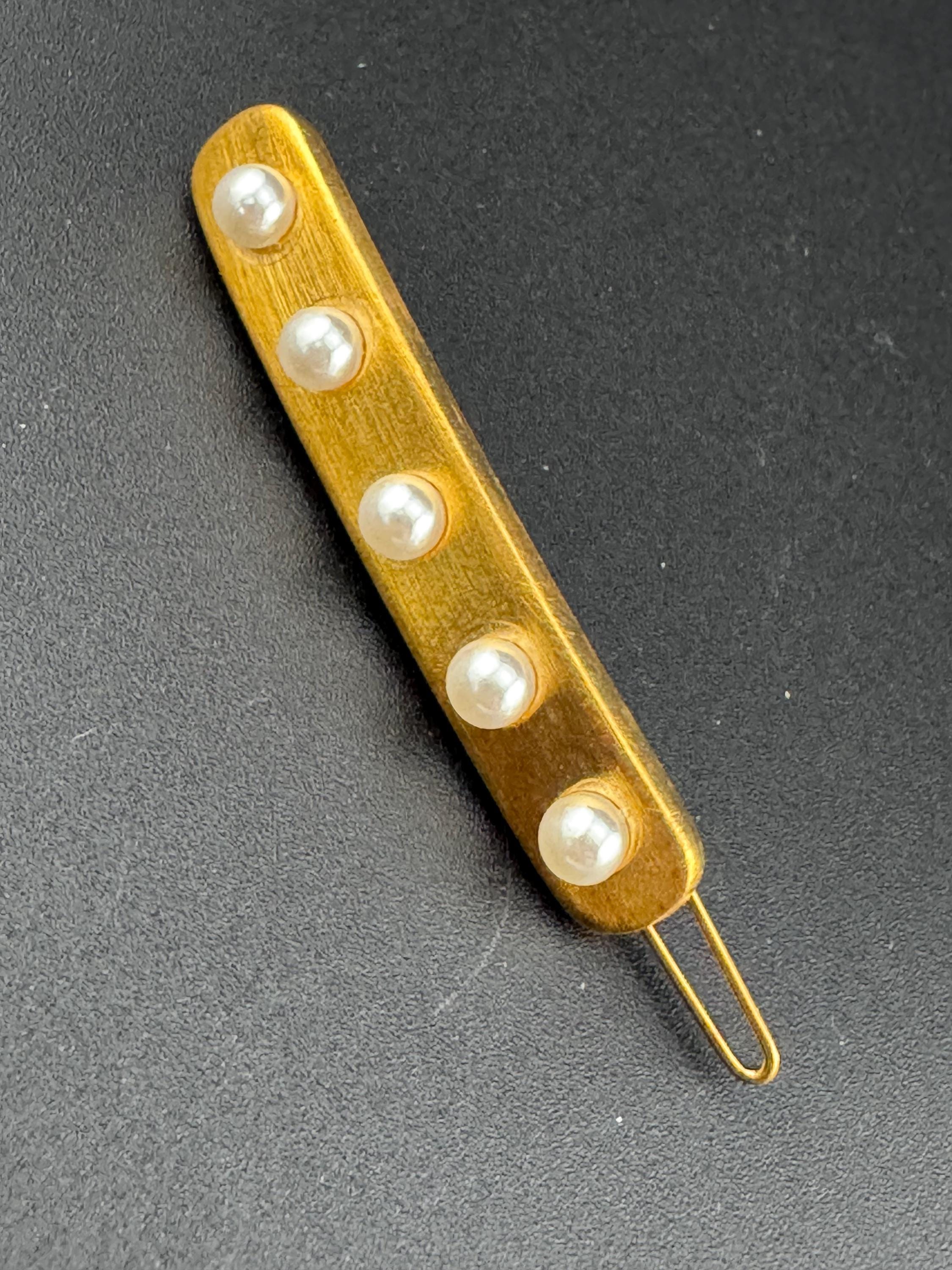Pearl hair clip true vintage Matt gold tone old shop stock