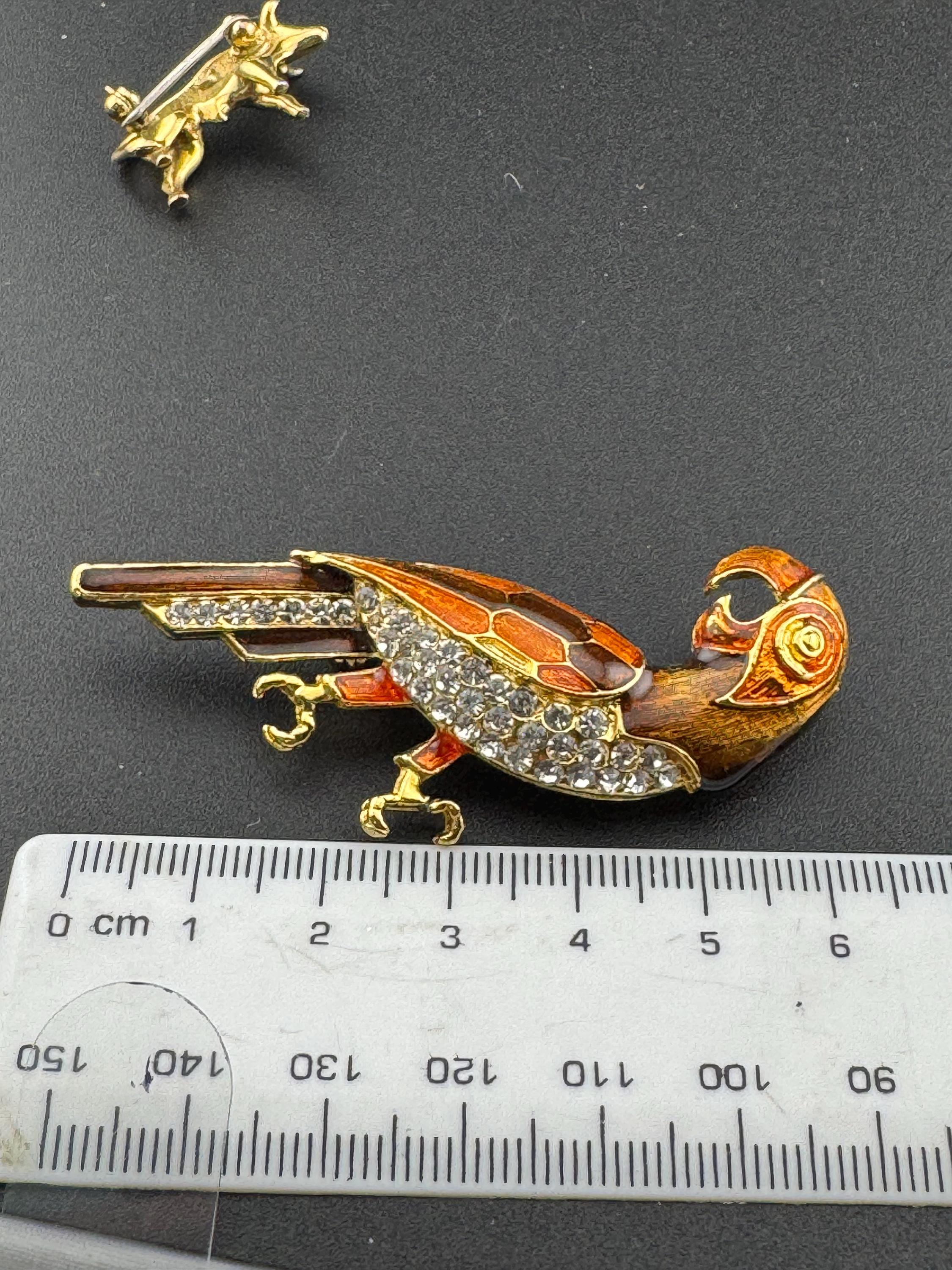 Vintage Tropical Parrot brooch set with Paste diamanté and brown orange Enamel gold tone metal 1980s