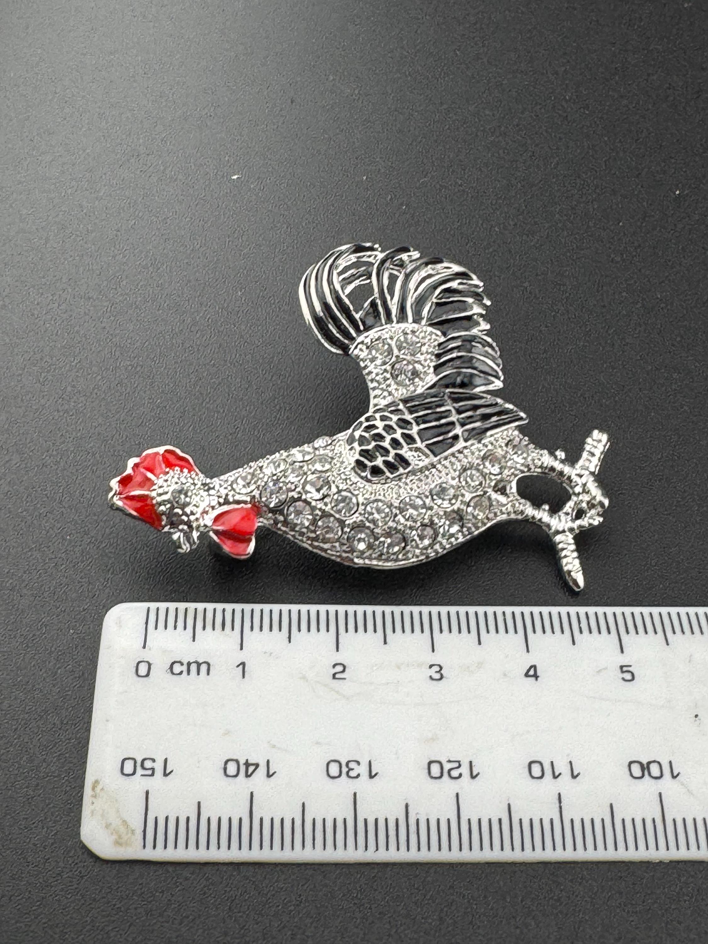 Retro silver tone red black enamel diamanté Cockerel Rooster Chicken brooch with roll clasp