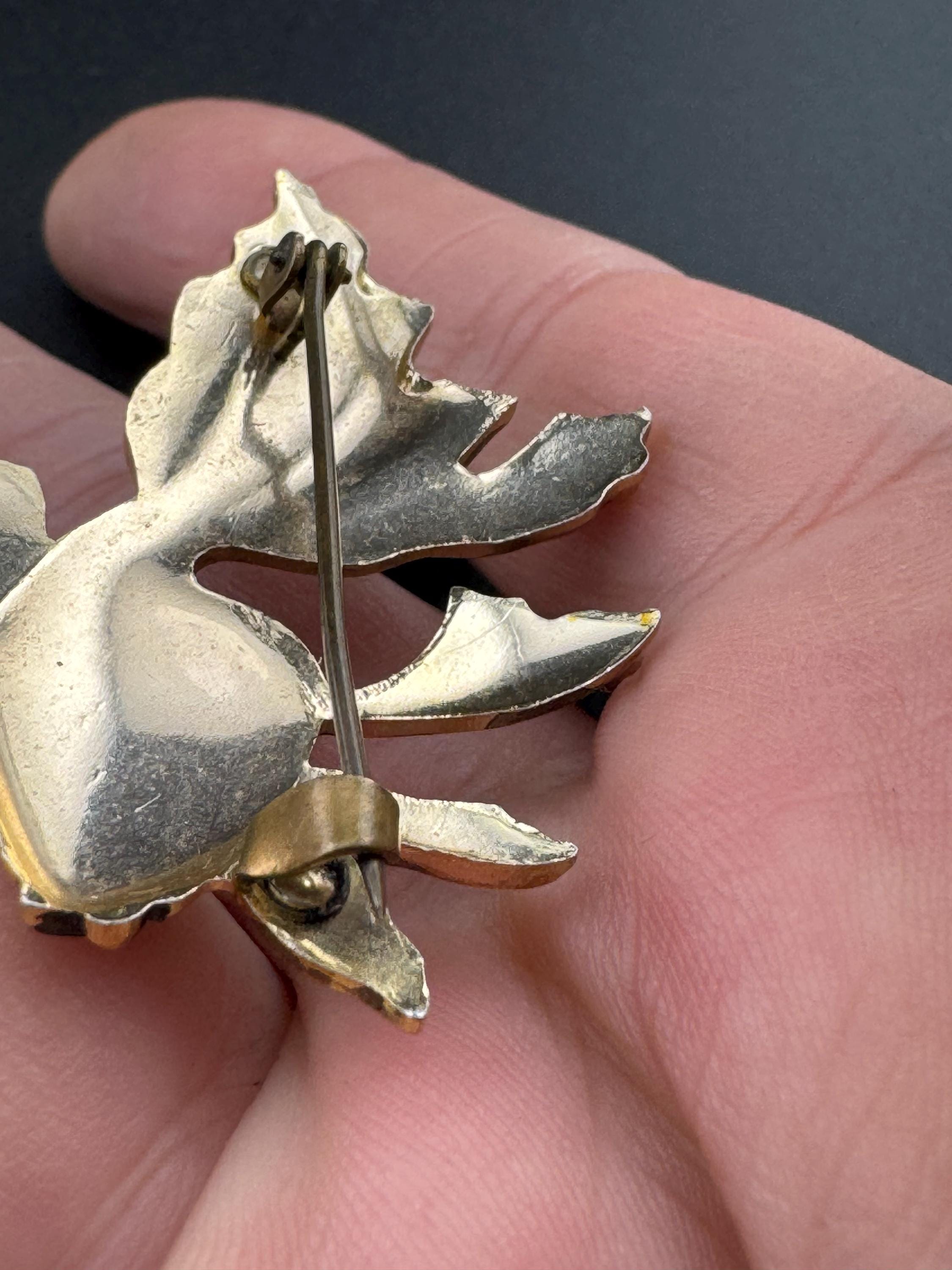 Vintage 60s gold tone classic lightweight aluminium fish Brooch
