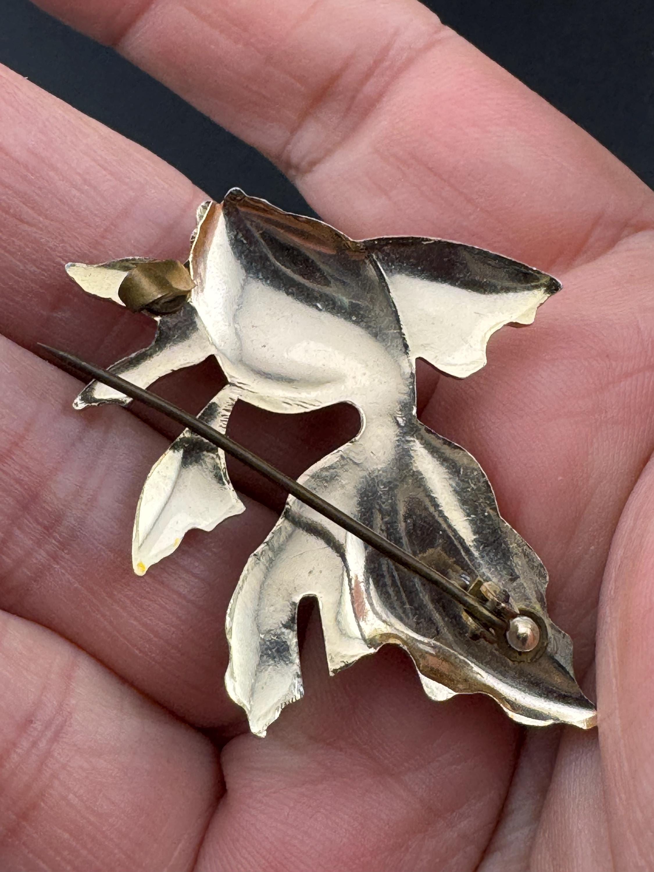 Vintage 60s gold tone classic lightweight aluminium fish Brooch