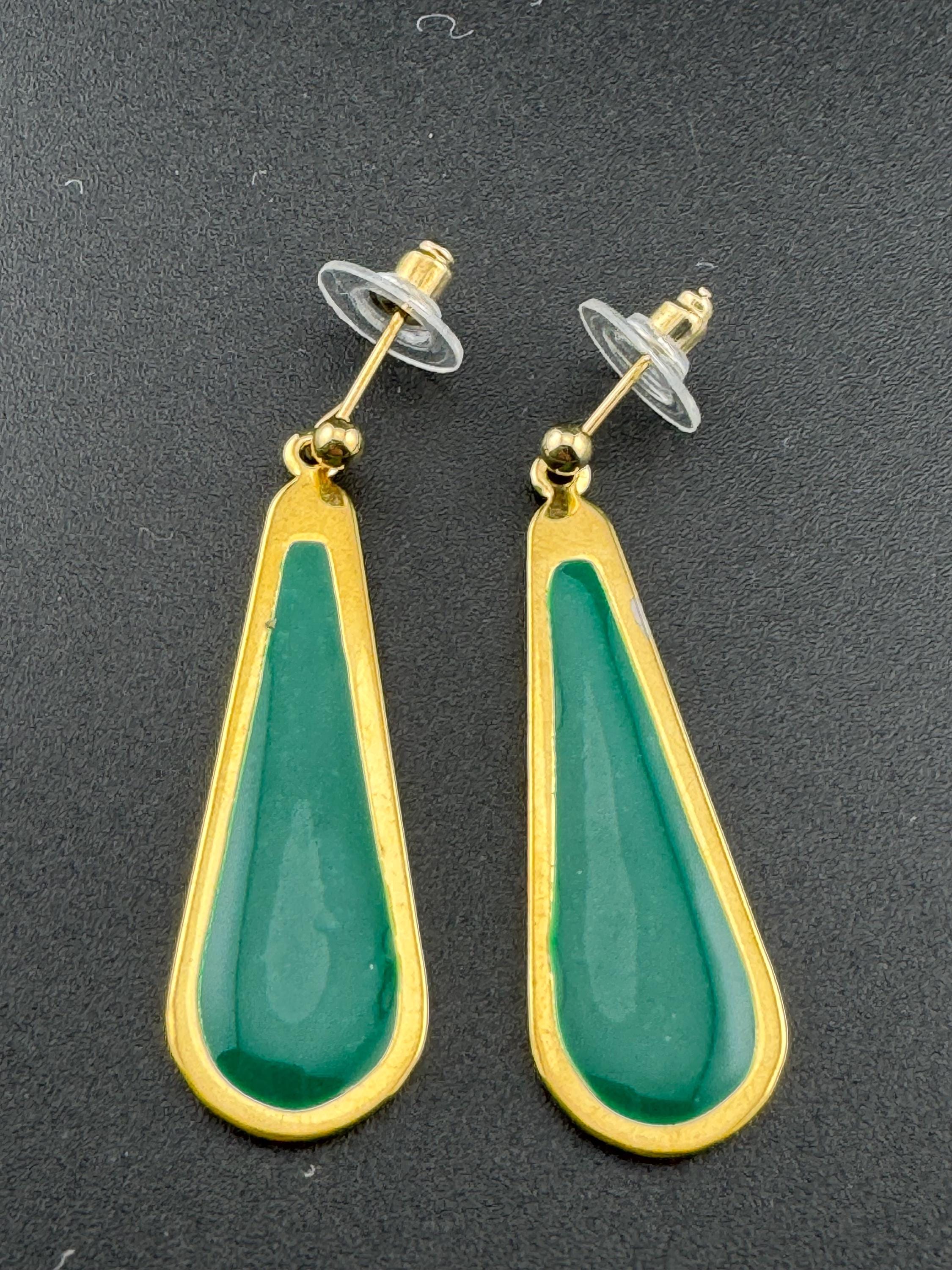 Vintage 80s teal green enamel gold tone dangly drop earrings for pierced ears unworn
