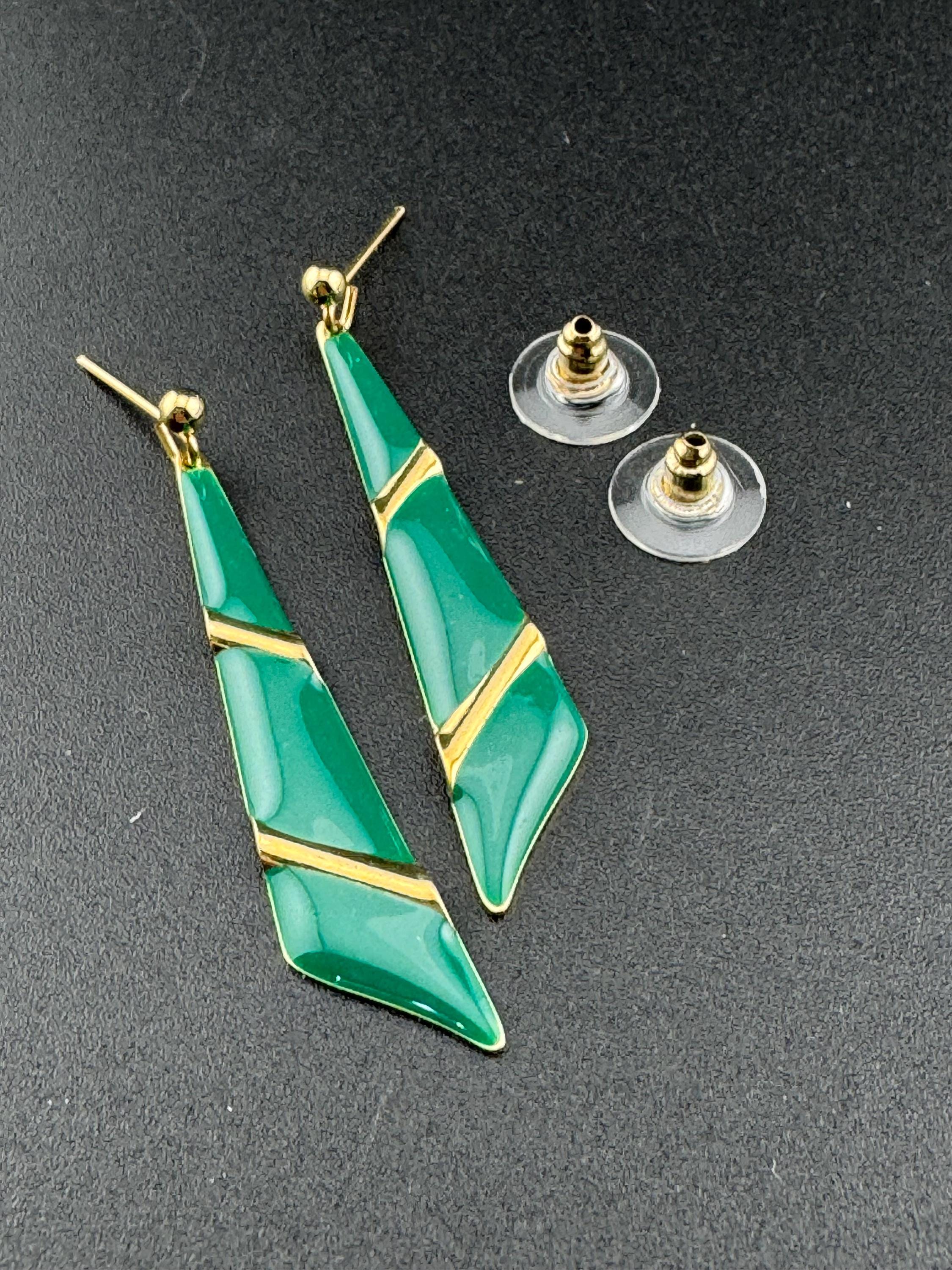 Vintage 80s teal green enamel gold tone dangly drop earrings for pierced ears unworn
