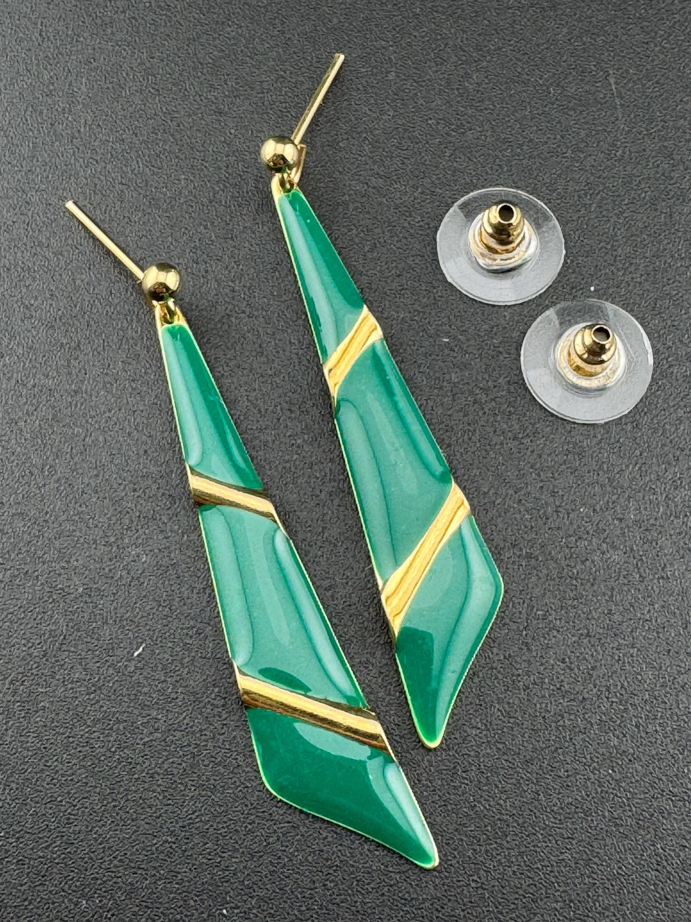 Vintage 80s teal green enamel gold tone dangly drop earrings for pierced ears unworn