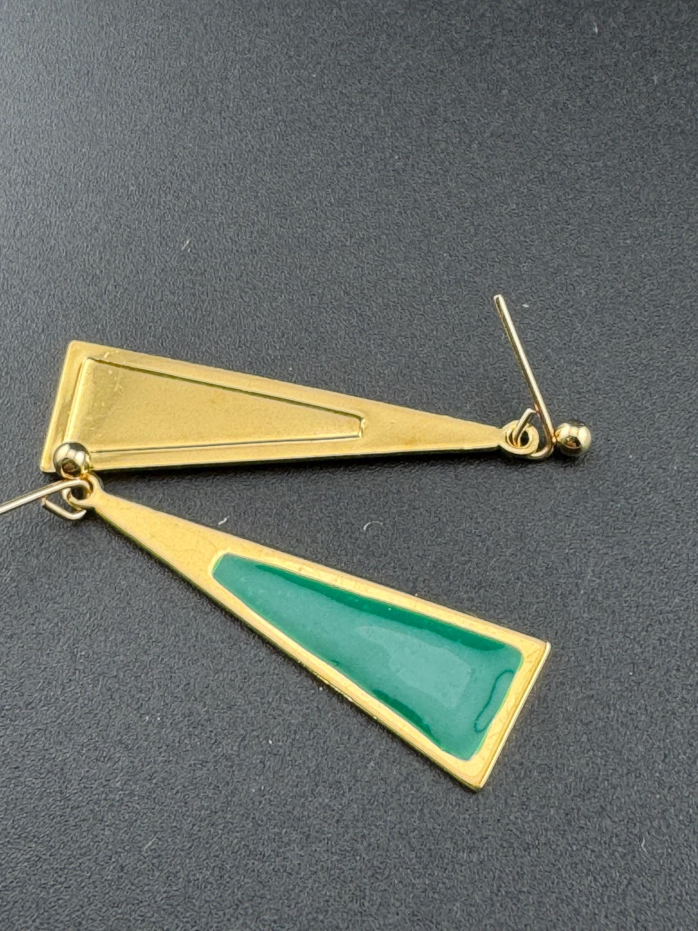 Vintage 80s teal green enamel gold tone dangly drop earrings for pierced ears unworn