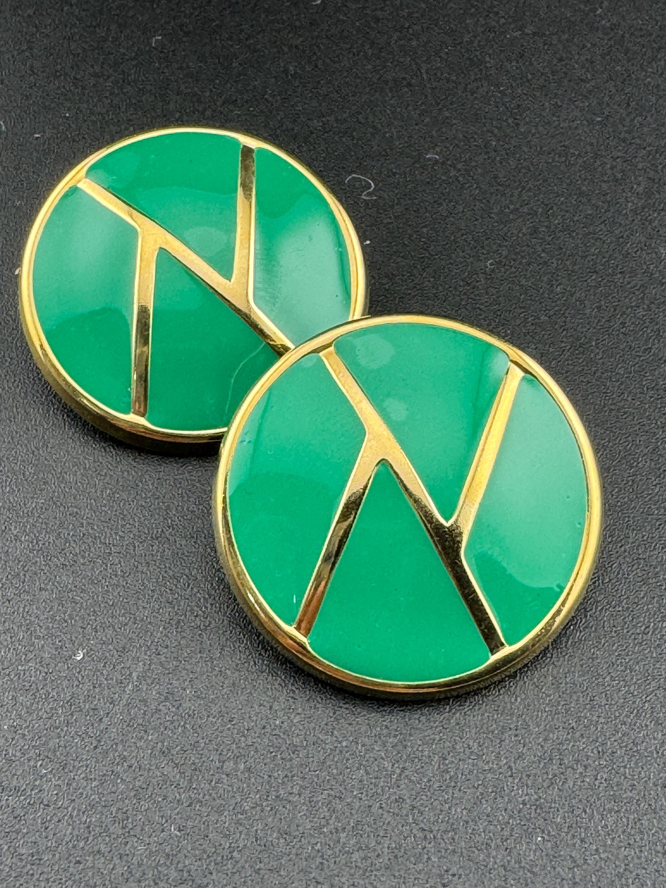 Vintage 80s bright green enamel gold tone two tone round button stud earrings for pierced ears unworn