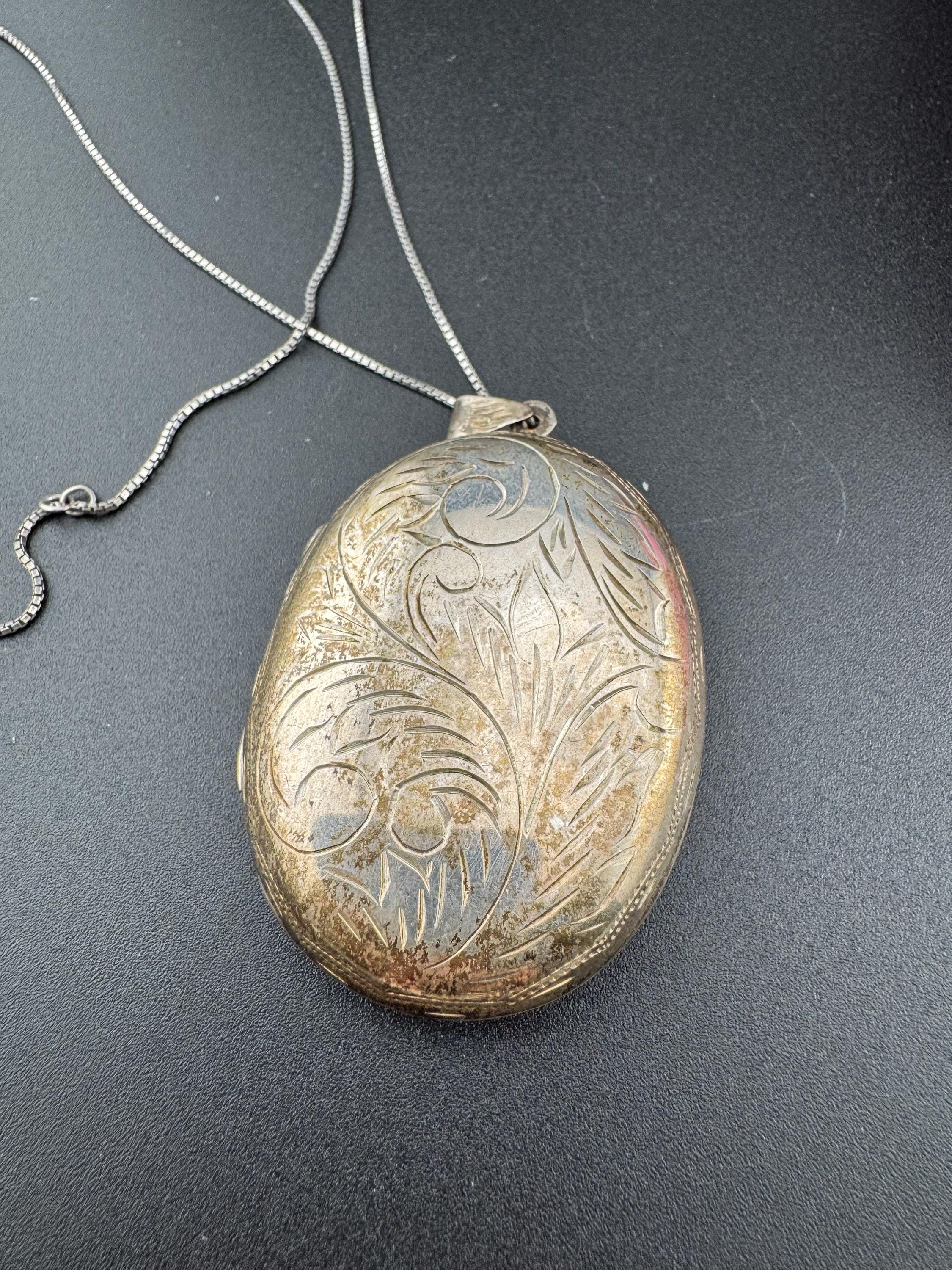 Vintage Floral Engraved Photo Locket - Sterling Silver Keepsake