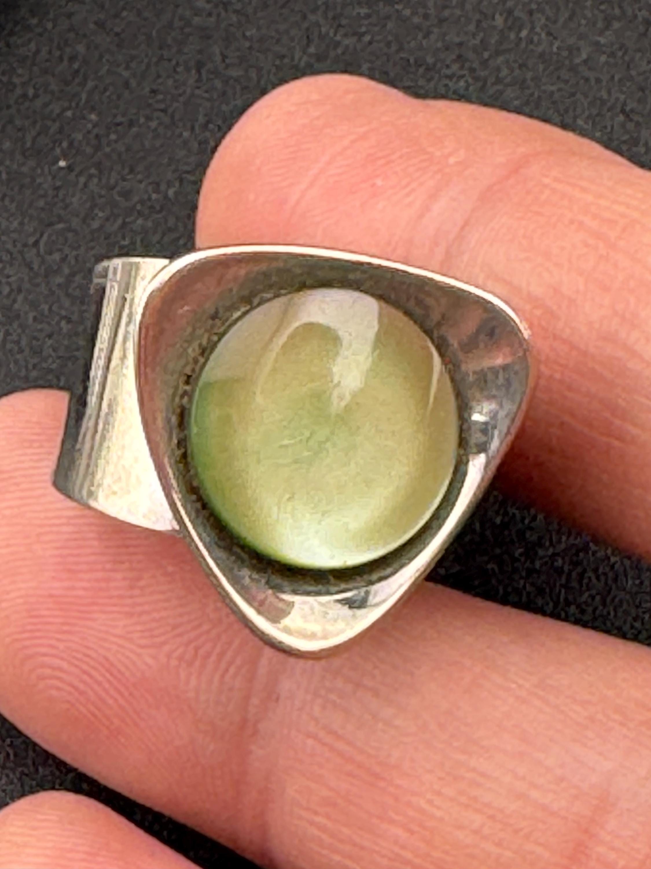 1970s vintage stainless steel silver metal adjustable ring with central green cabochon mid century