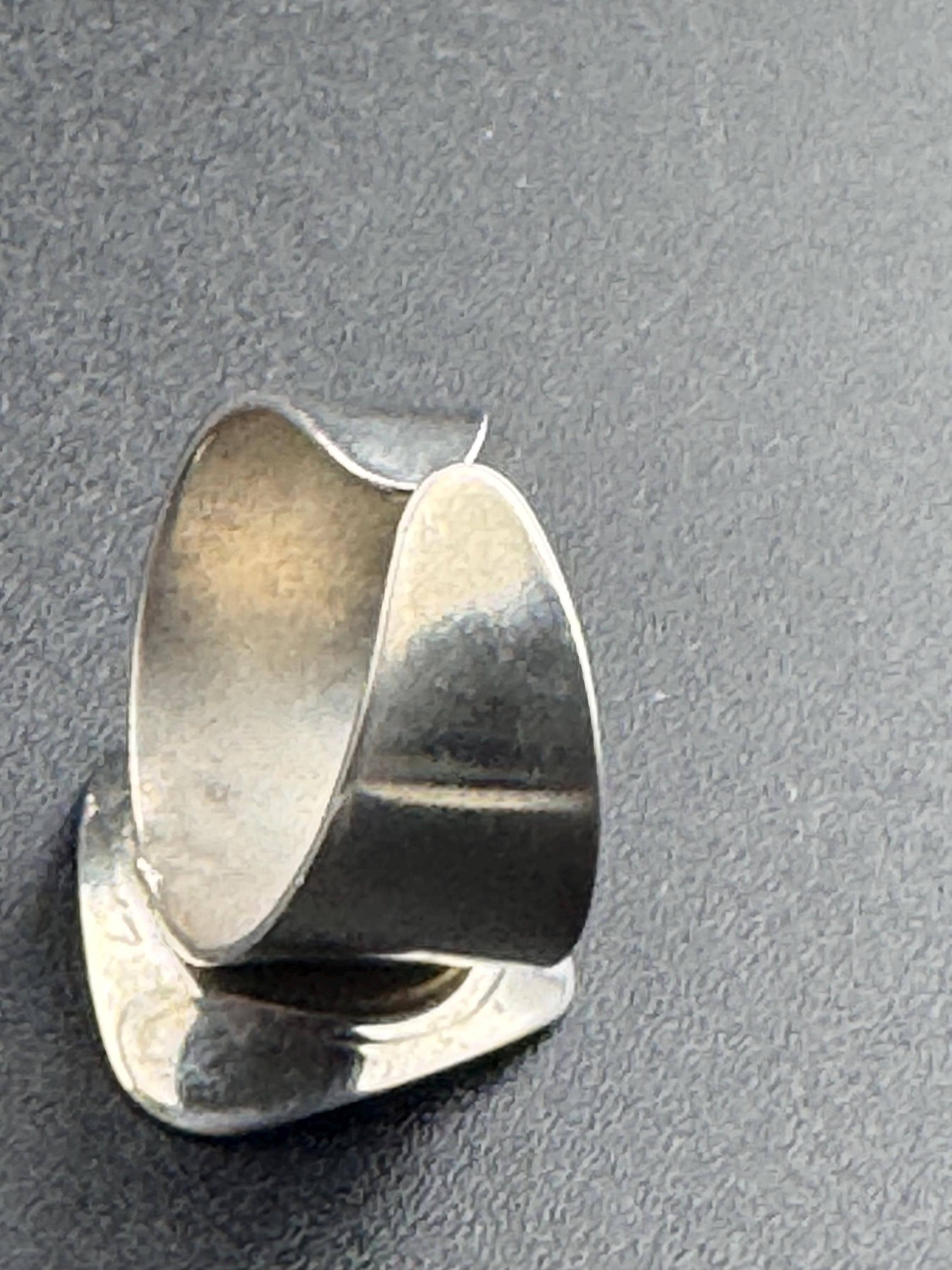1970s vintage stainless steel silver metal adjustable ring with central green cabochon mid century