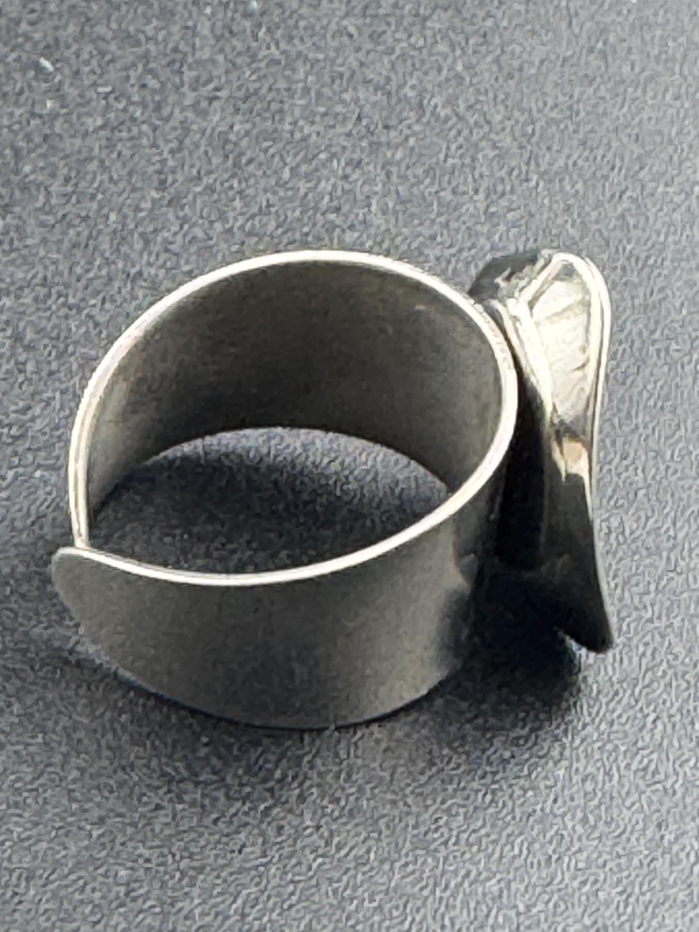 1970s vintage stainless steel silver metal adjustable ring with central green cabochon mid century