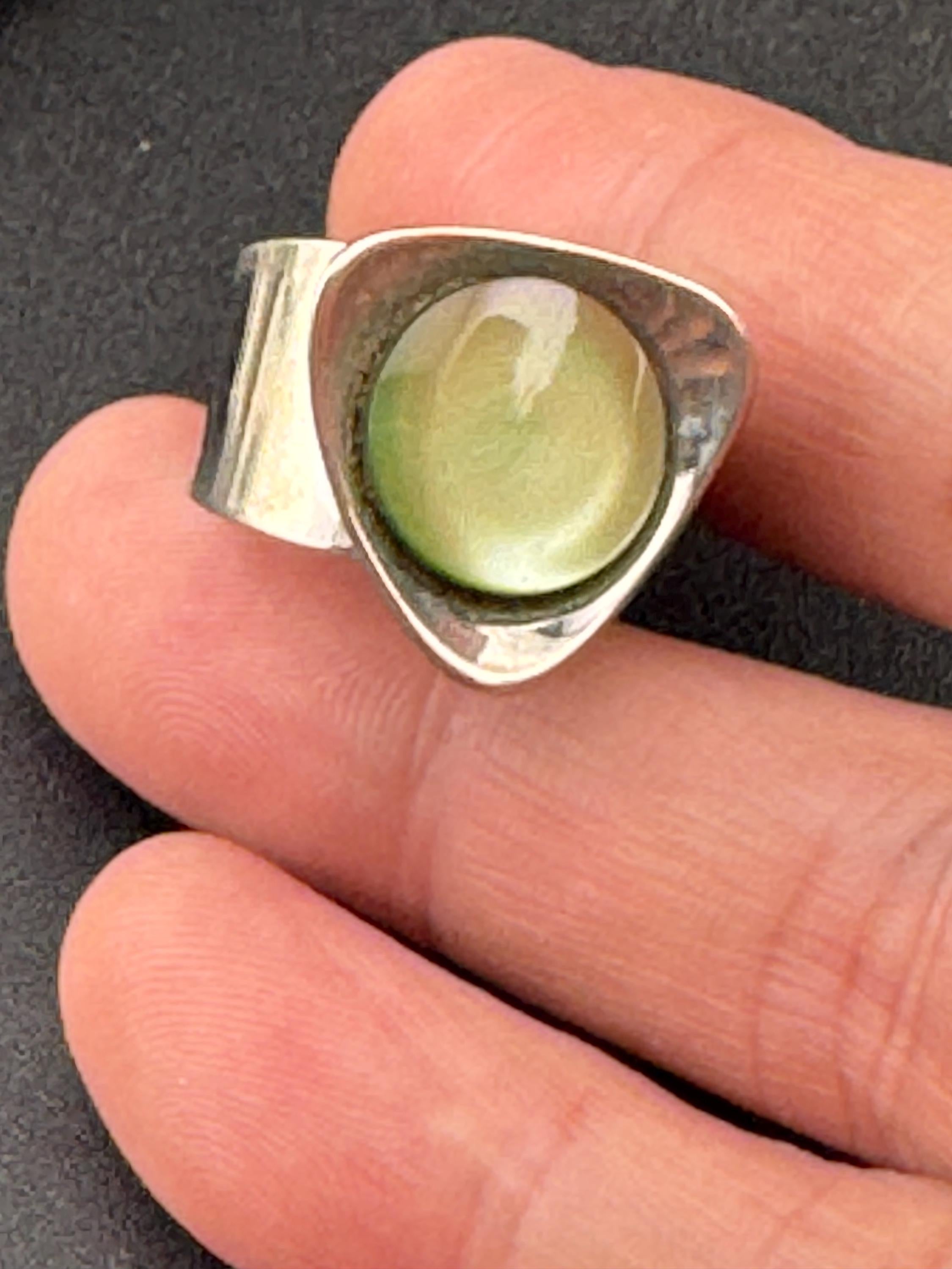 1970s vintage stainless steel silver metal adjustable ring with central green cabochon mid century