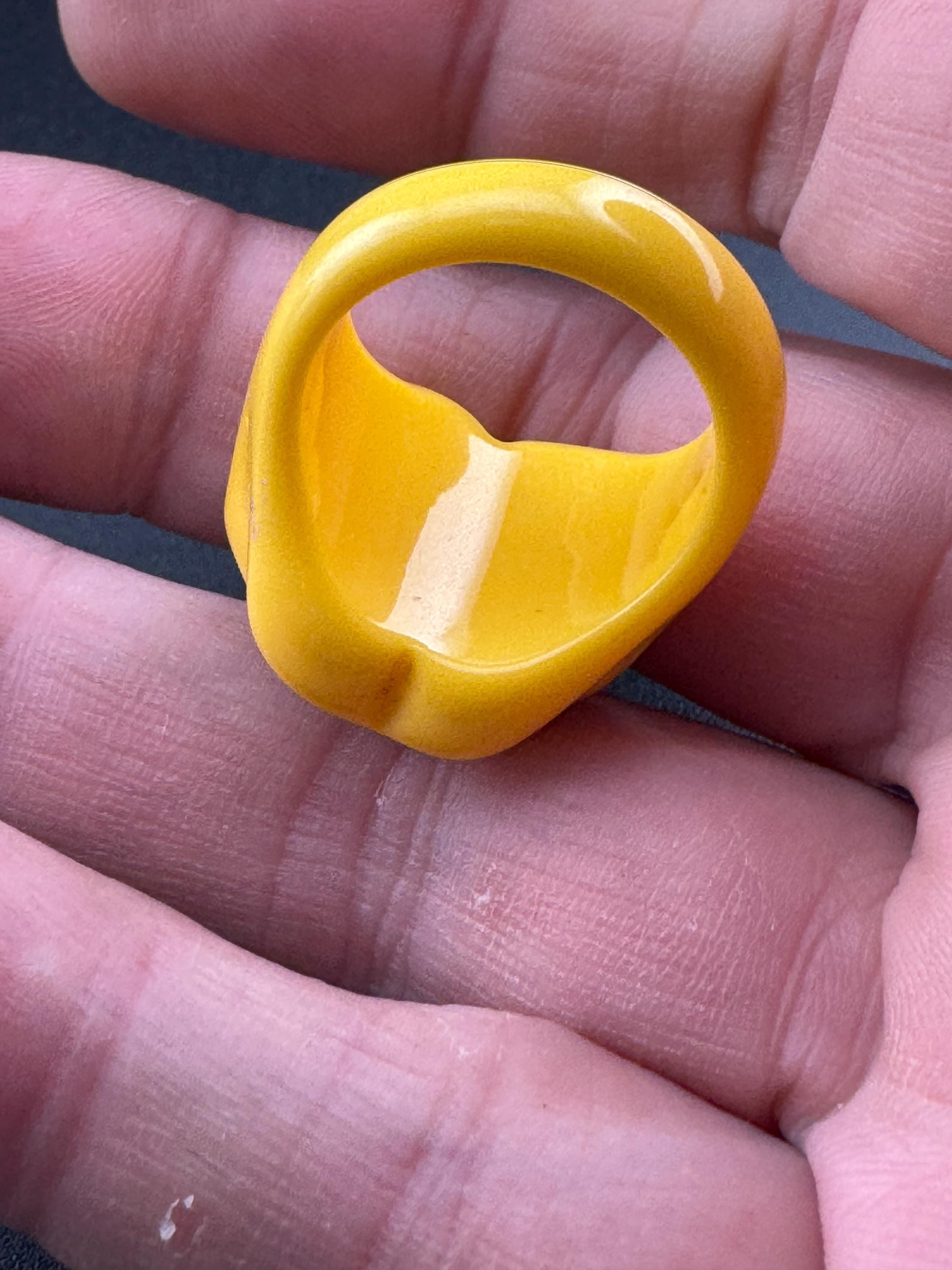 Size O retro oversized big bright yellow and green flower ring