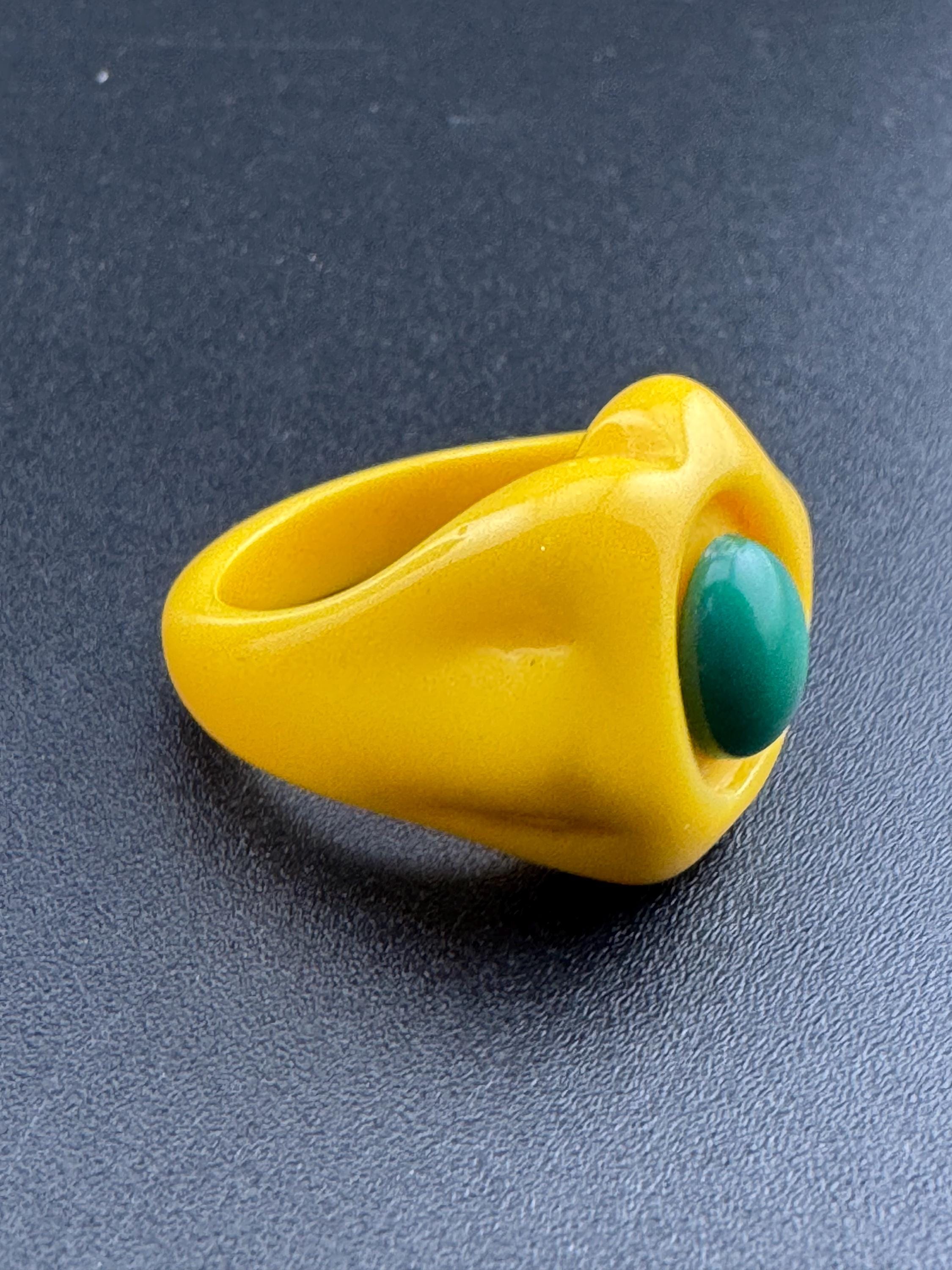 Size O retro oversized big bright yellow and green flower ring