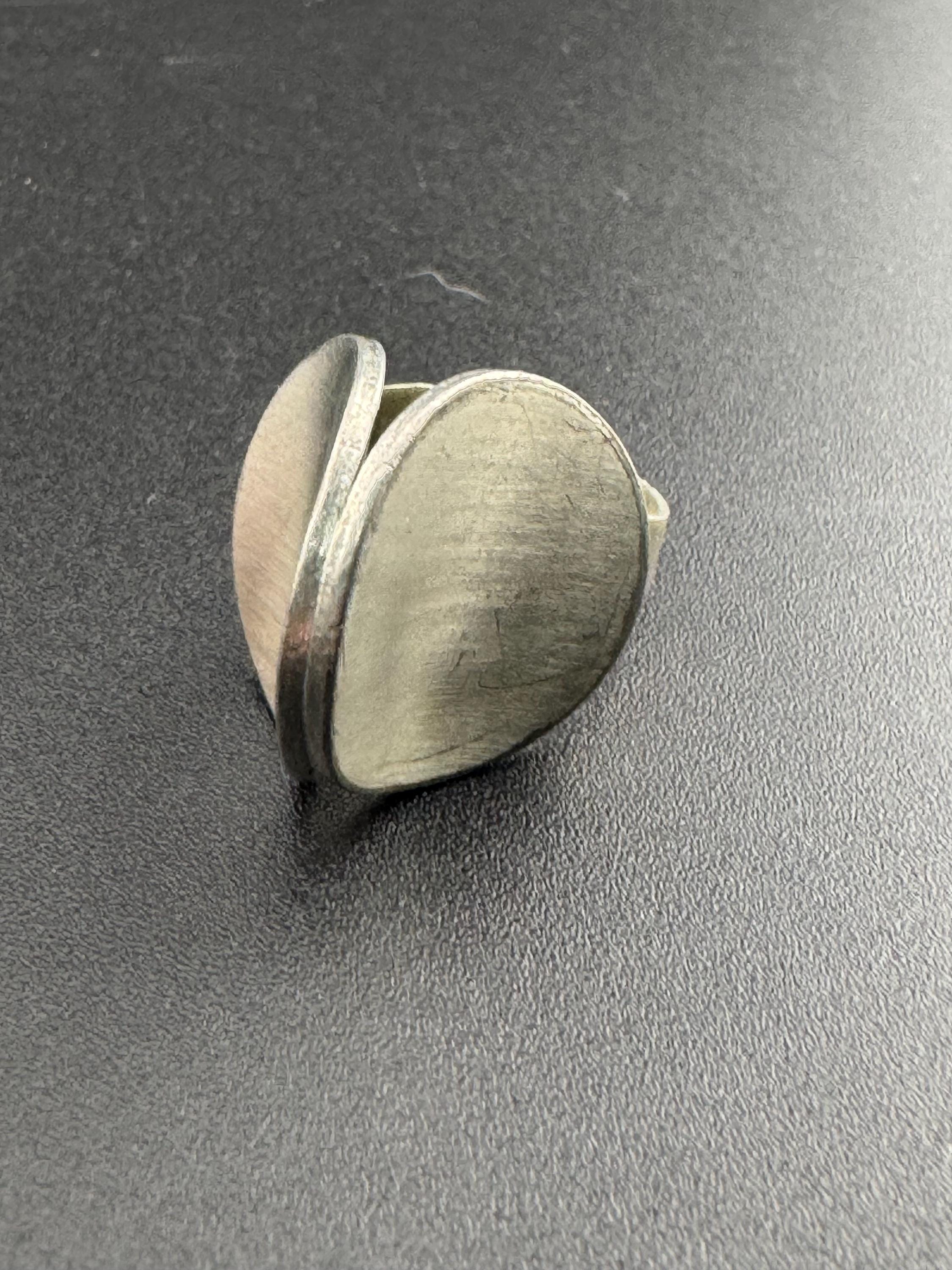 Brutalist silver tone metal steel adjustable abstract ring 1970s 1980s modernist