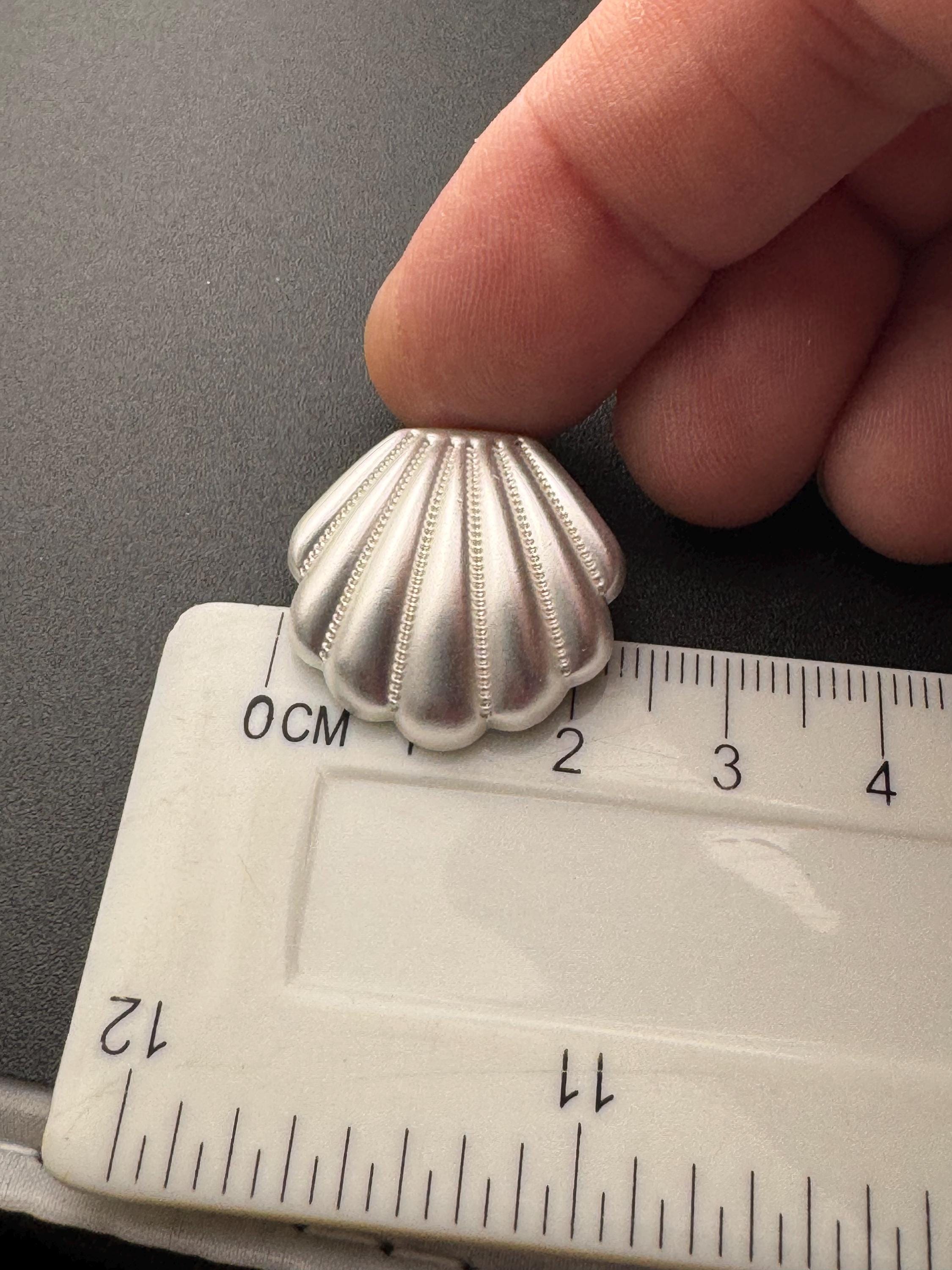 Pack 5 23mm and 18mm Matt gold and silver tone seashell shell buttons with metal shank nautical style select colour and size