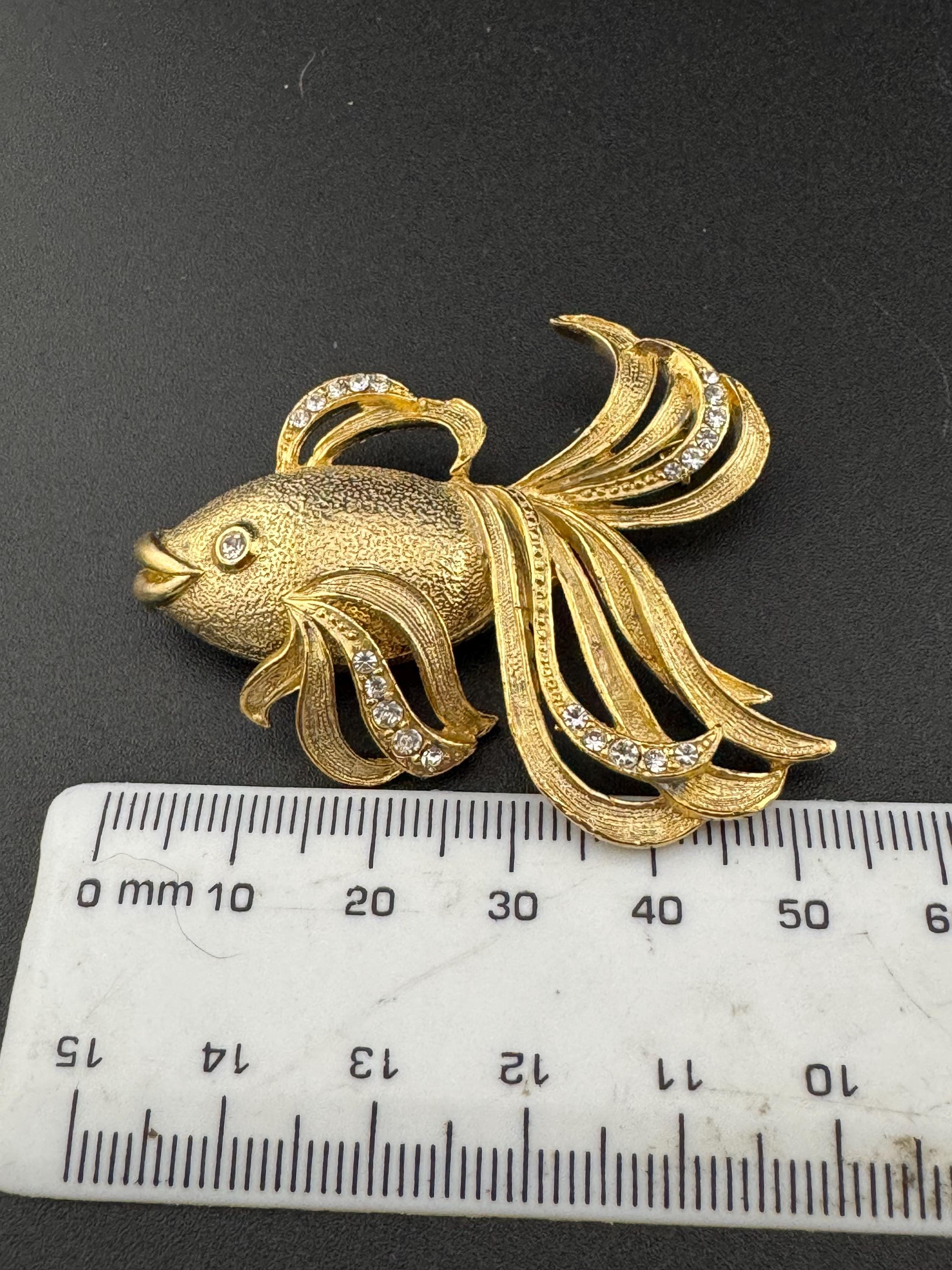 True vintage Swarovski crystal gold Tone classic nautical fish brooch large 5cm